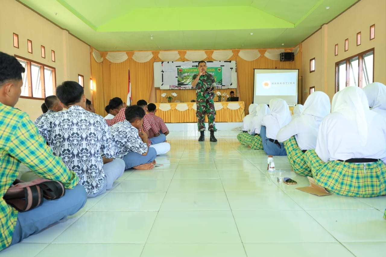 Satgas TMMD ke-126 Kodim 1505/Tidore Berikan Penyuluhan Bahaya Narkoba kepada Pelajar