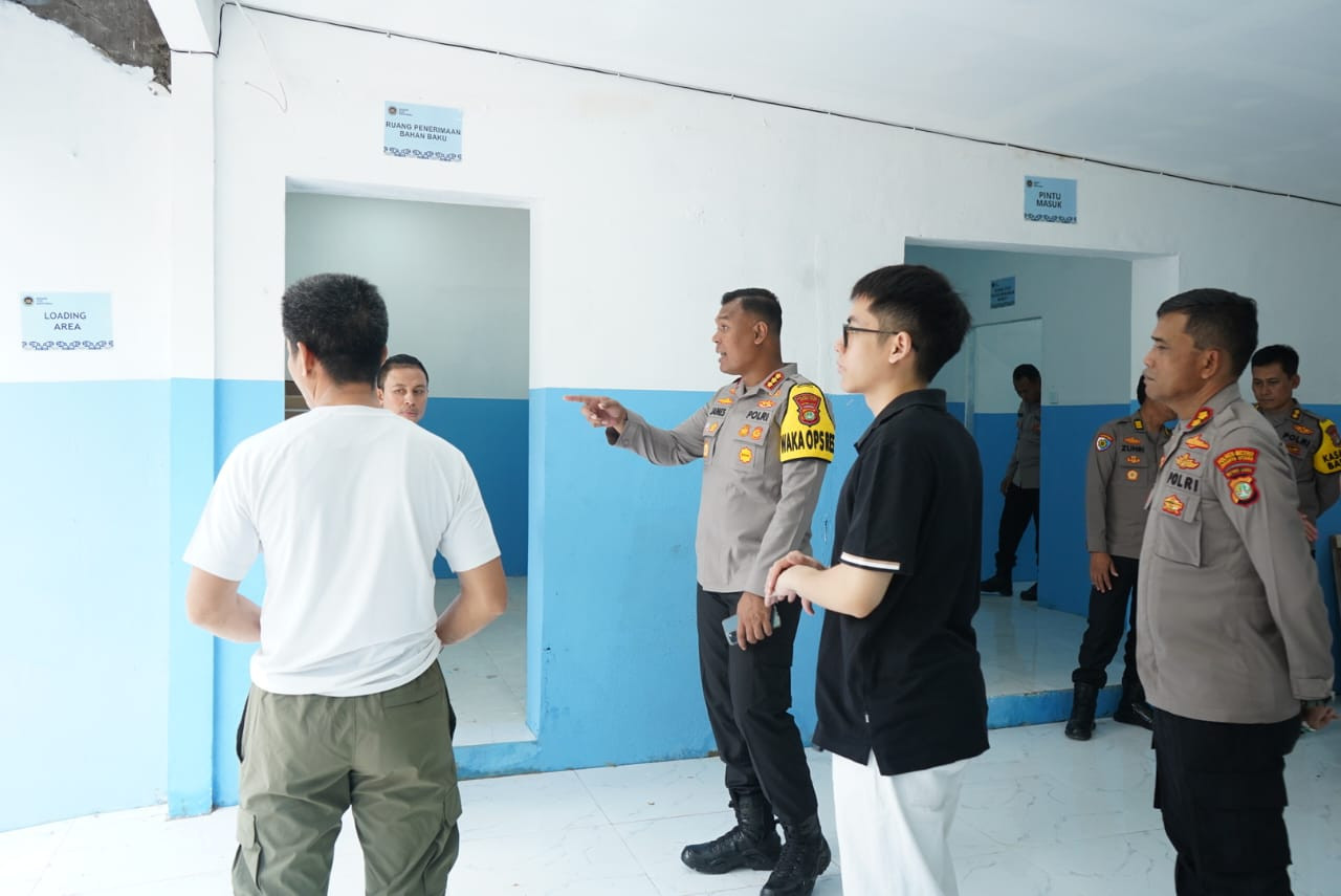 Wakapolres Metro Jakarta Utara Tinjau Pembangunan SPPG-2 Pegangsaan Dua