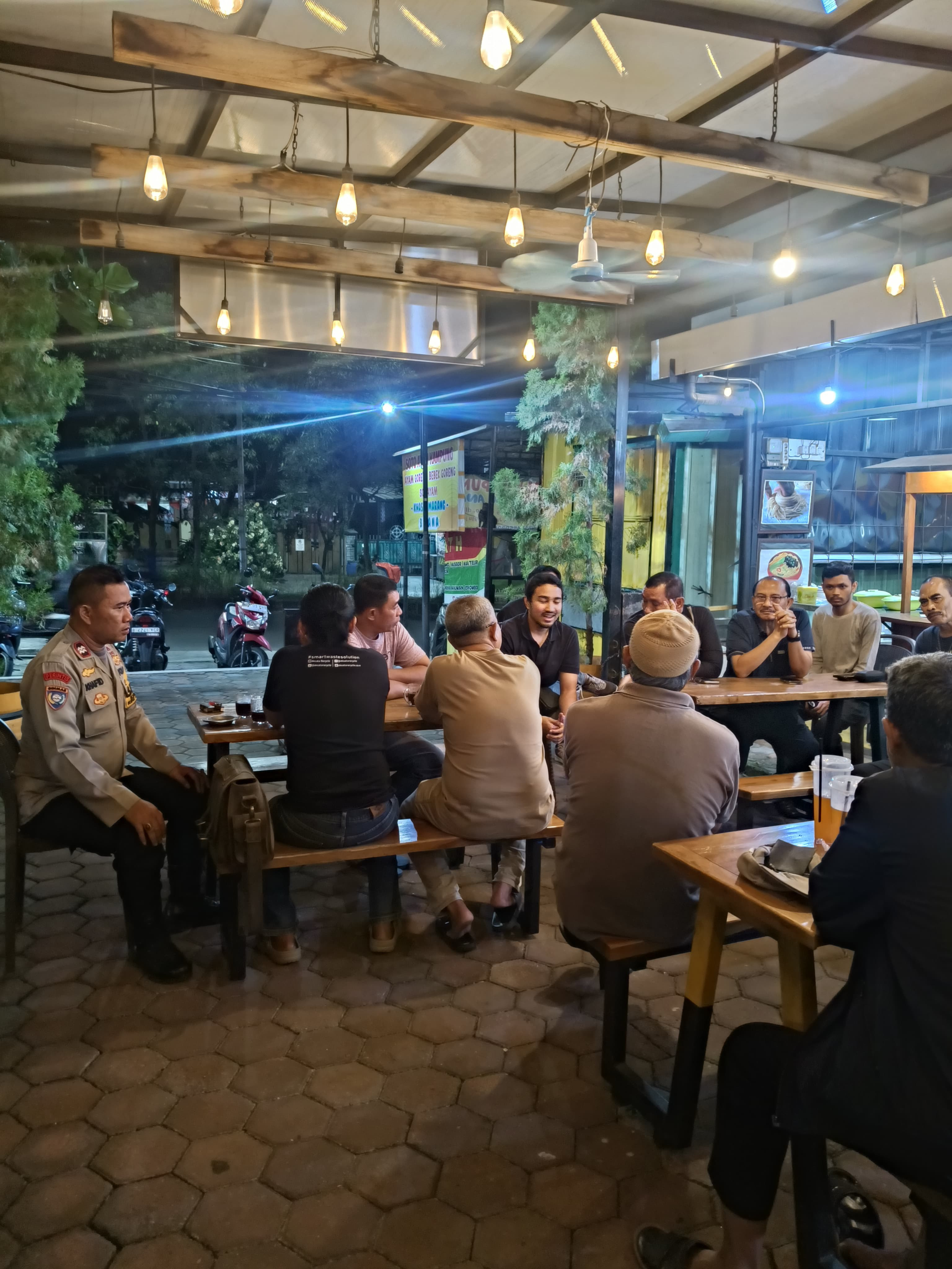 Jalin Kedekatan, Bhabinkamtibmas Bantargebang Gelar "Kongko Kamtibmas" Bareng Warga