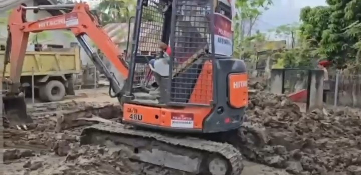 Polres Pidie Jaya Bersama Warga Gotong Royong Percepat Pemulihan Pascabanjir