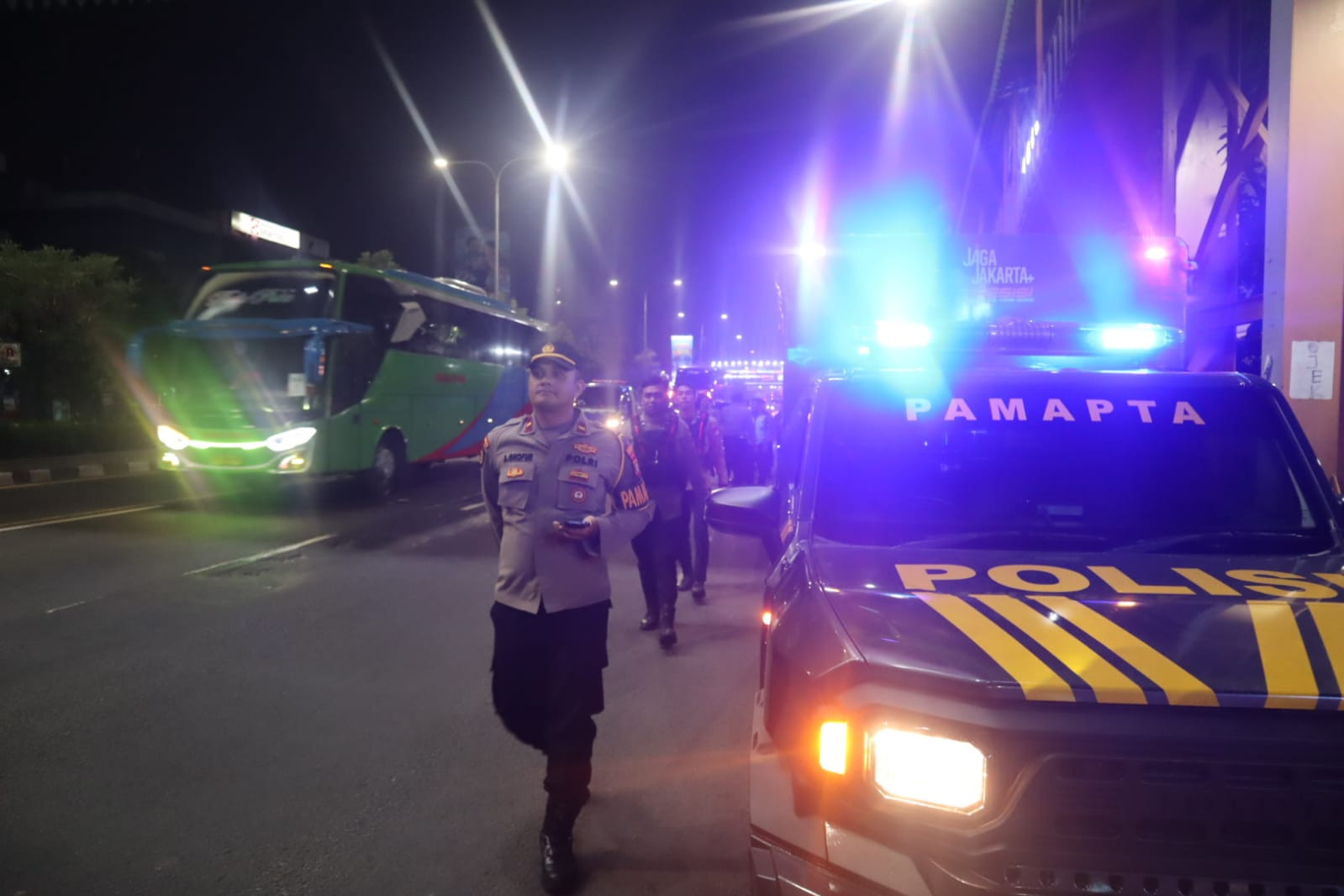 Kasat Samapta Polres Metro Bekasi Kota  Pimpin Patroli Skala Besar, Tawuran dan Balap Liar Disikat dari Jalan Ahmad Yani