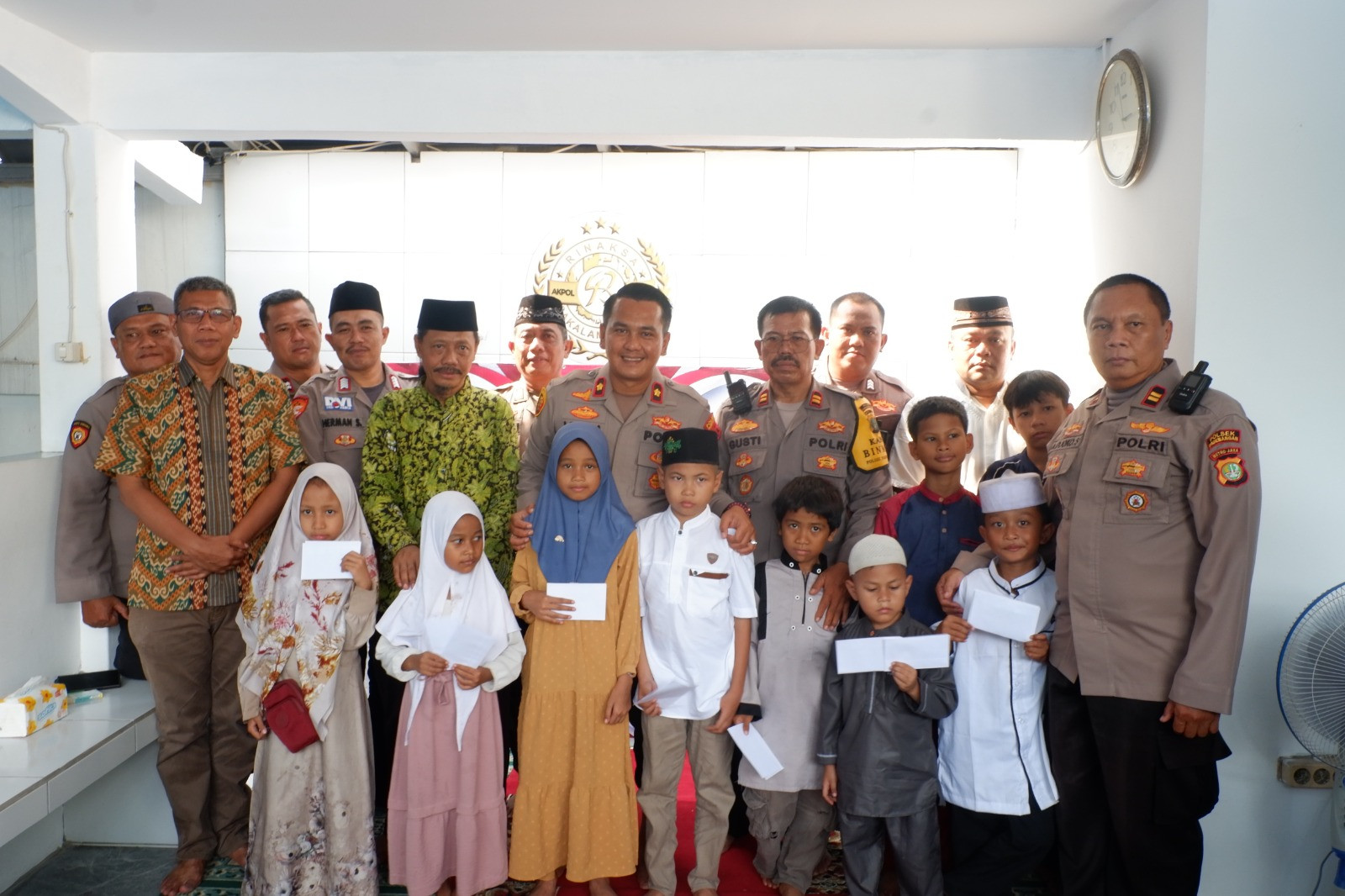 Polsek Pademangan Gelar Syukuran dan Santunan untuk Anak Yatim Piatu