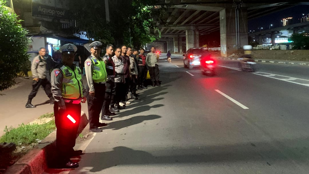 Antisipasi Kejahatan Jalanan, Polsek Bekasi Selatan Gelar Patroli Skala Besar Pada Dini Hari