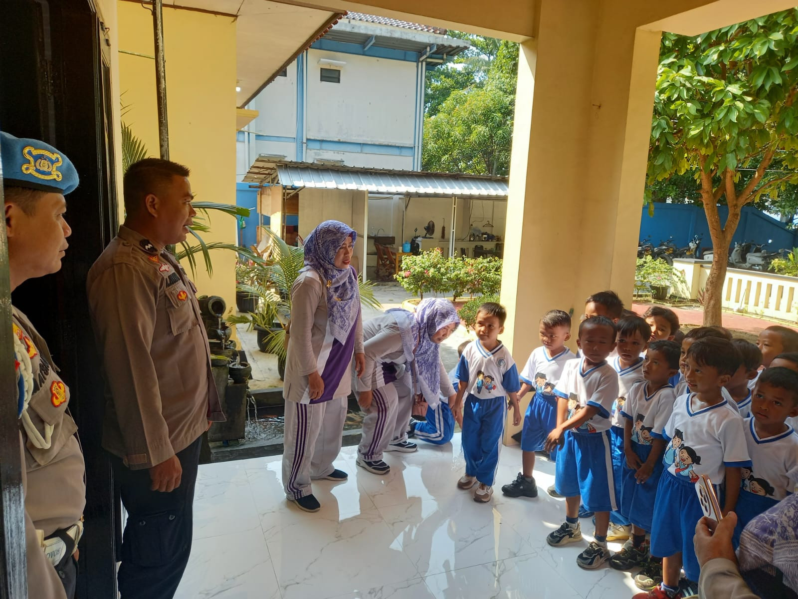 Polisi Sahabat Anak, Murid TK Pulau Tidung Belajar Profesi Kepolisian di Polsek Kepulauan Seribu Selatan