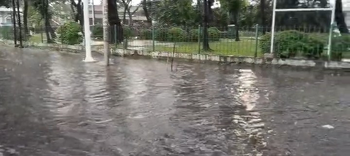 Saluran Air Diduga Tak Memadai, Banjir Rendam Sunter 2 Pasca Renovasi Trotoar