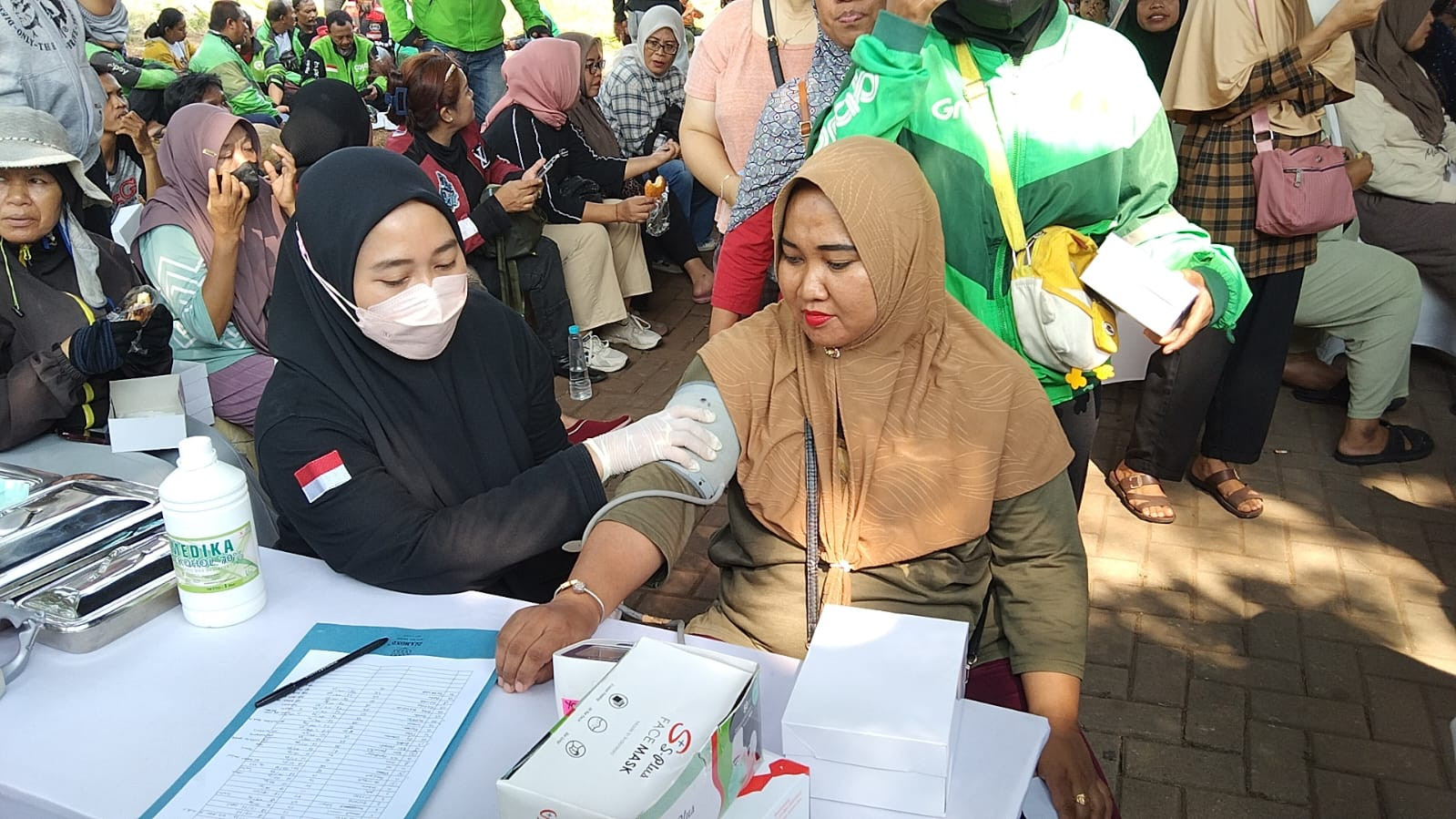 Warga Cakung Ucapkan Terima Kasih kepada Polda Metro Jaya atas Layanan Kesehatan Gratis