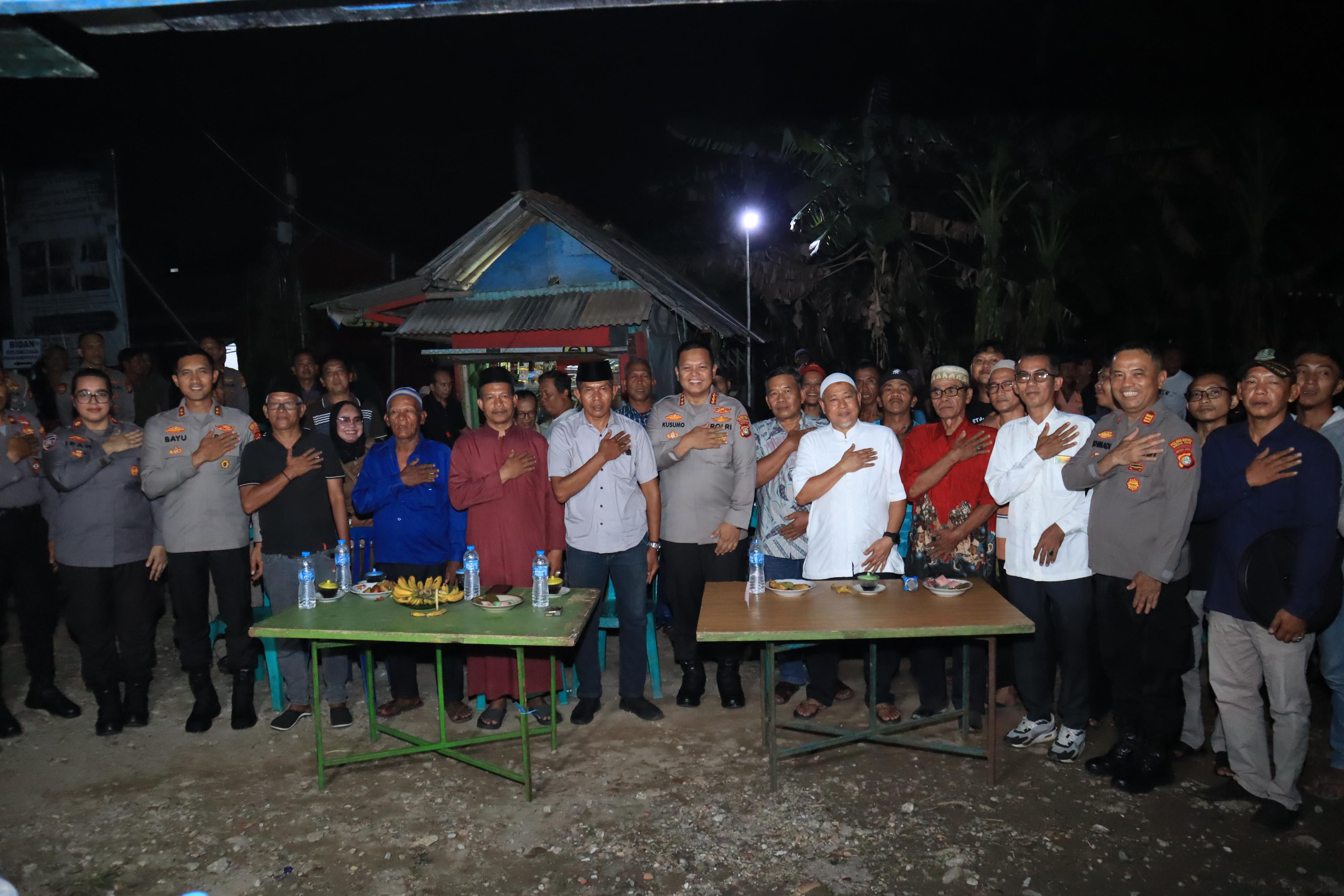 Polisi Jalin Kebersamaan  Ngopi Kamtibmas Bersama Warga Rawalumbu