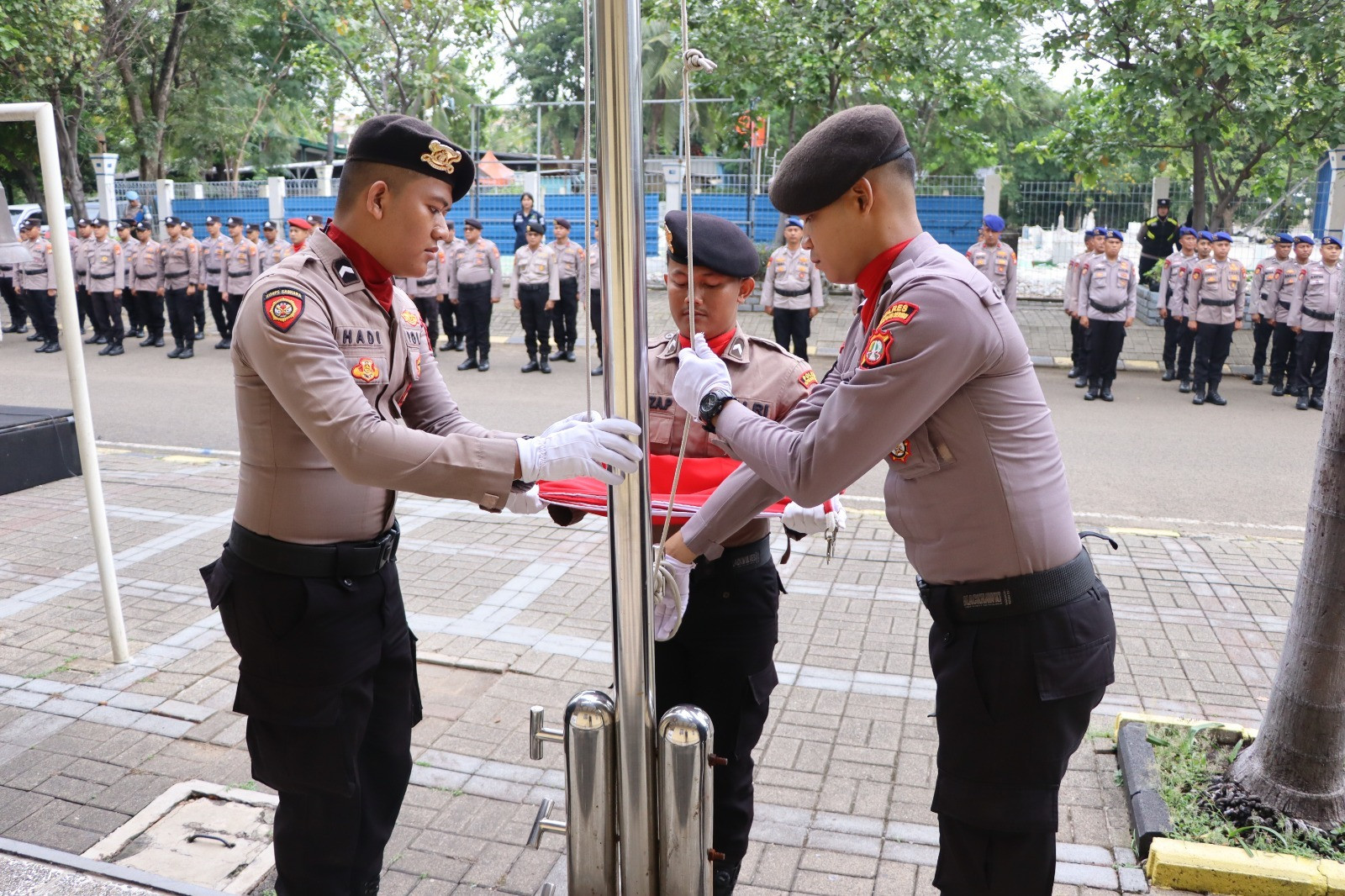 Upacara Hari Kesadaran Nasional, Polres Kepulauan Seribu Tekankan Disiplin dan Kesiapsiagaan Jelang May Day