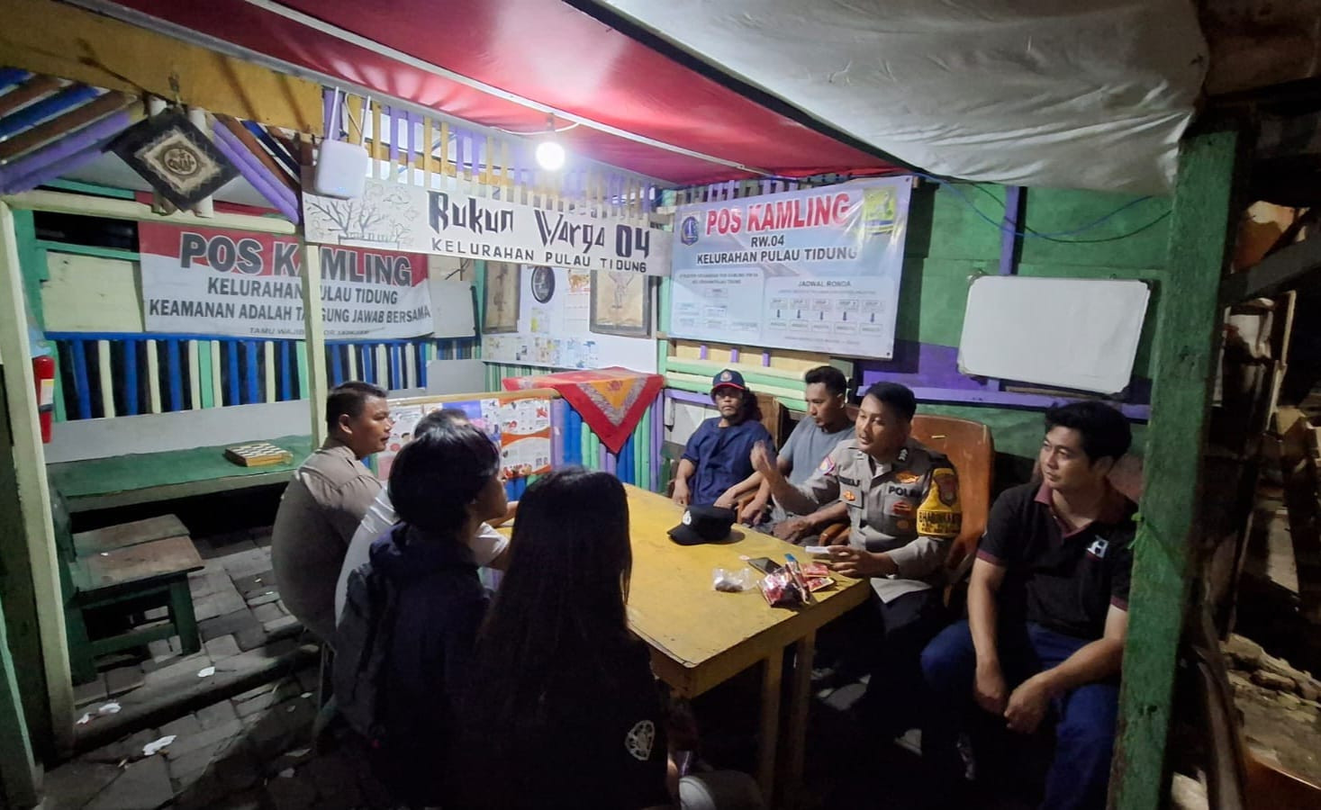 Patroli Malam Gabungan Polsek Kepulauan Seribu Selatan, Sosialisasikan Layanan 110 dan Antisipasi Gangguan Kamtibmas