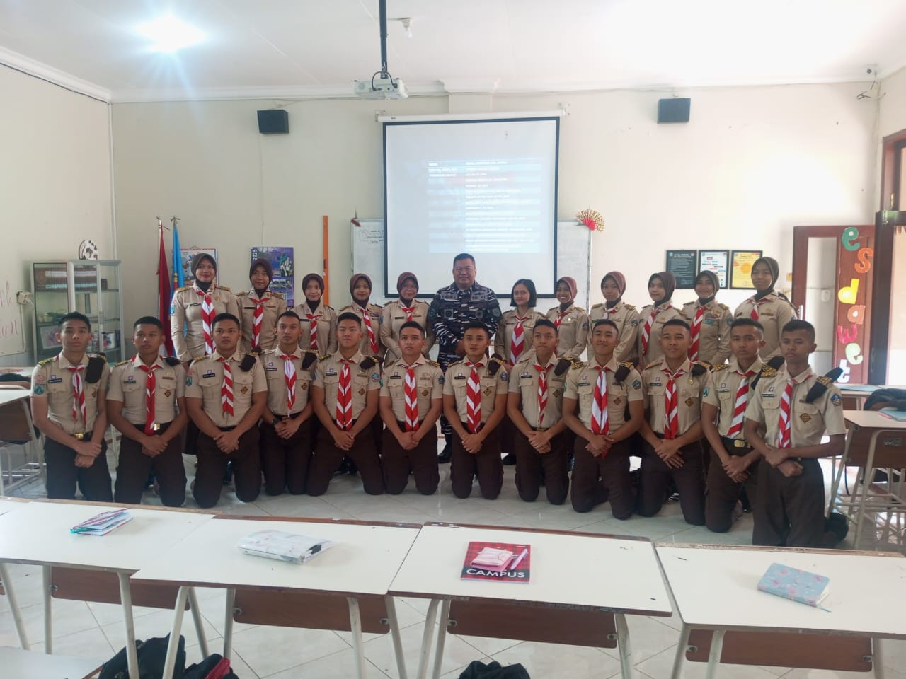 Danguspurla Koarmada II Sebagai Nara Sumber Jumpa Tokoh Program Pengembangan Karakter dan Wawasan Siswa SMA Taruna Nala Jawa Timur