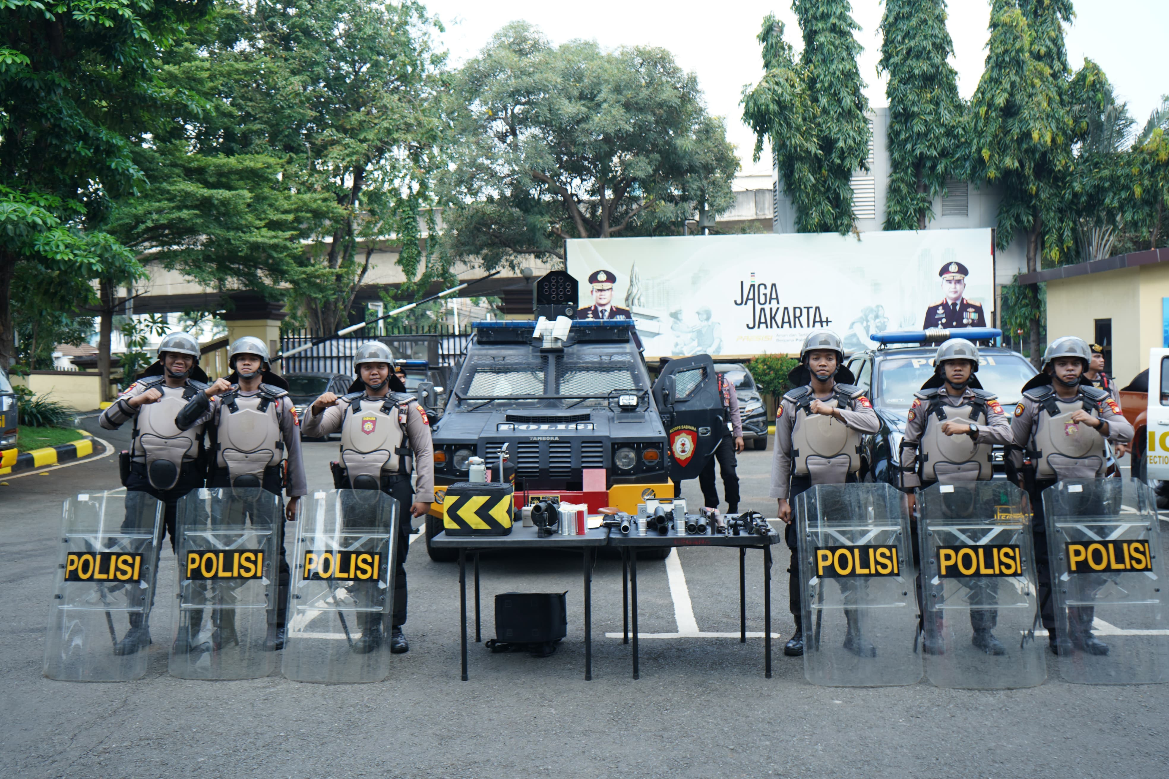 Kapolres Metro Jakarta Utara Cek Kesiapan Perlengkapan Dalmas Sat Samapta
