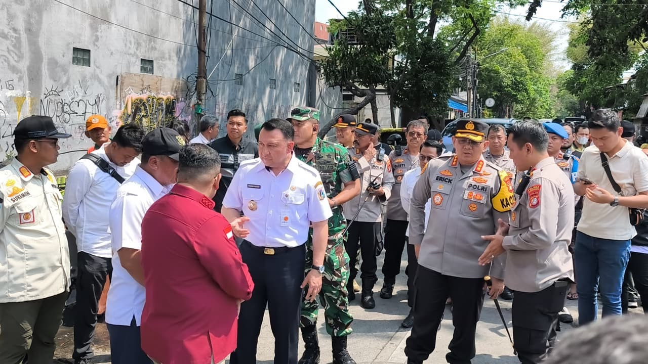 Kapolres Metro Jakarta Utara Bersama Forkopimko Tinjau Lokasi Kebakaran di Pademangan, Berikan Dukungan kepada Korban