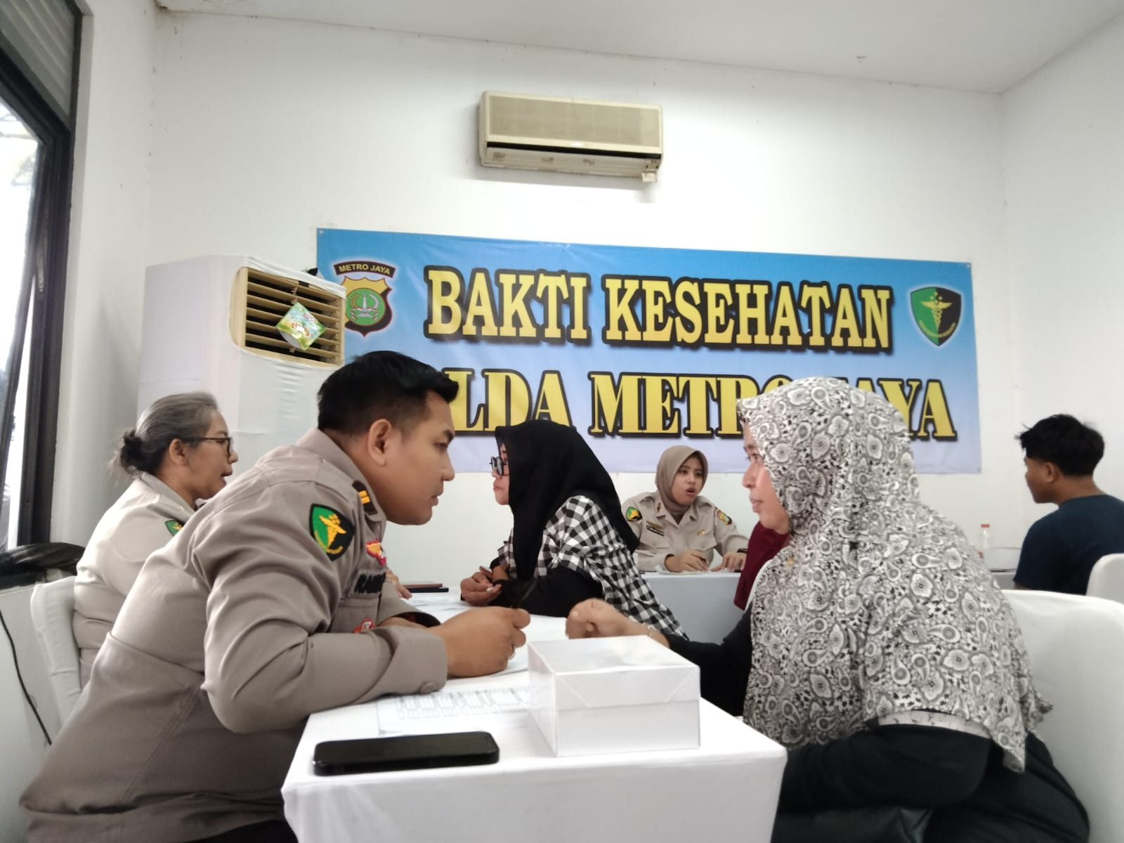 Polda Metro Jaya Gelar Bakti Kesehatan di Cakung, Ratusan Warga Antusias Periksa Kesehatan