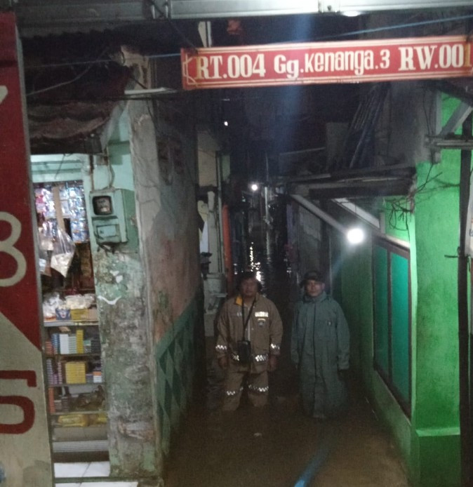 Sinergi Tiga Pilar Medan Satria Pantau Penanganan Genangan Air di Jalan Pangeran Jayakarta