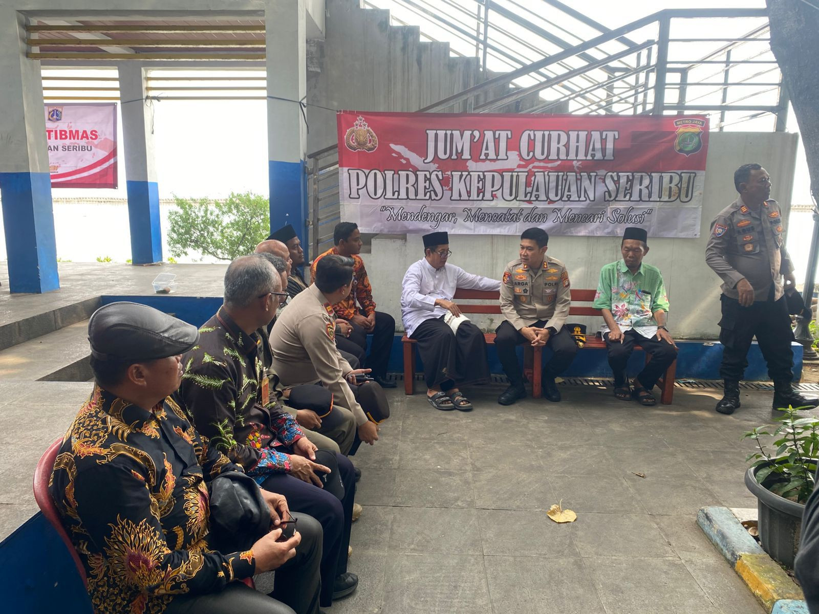 Kapolres Kepulauan Seribu Gelar Jumat Curhat di Pulau Harapan, Serap Aspirasi dan Perkuat Kamtibmas