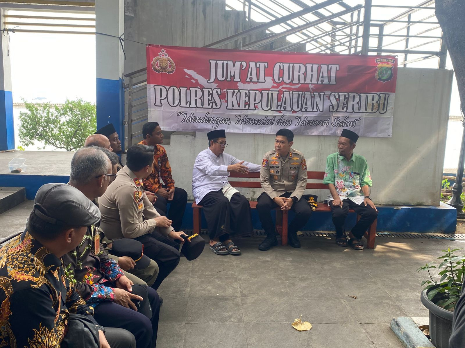 Kapolres Kepulauan Seribu Gelar Jumat Curhat di Pulau Tidung, Serap Aspirasi dan Perkuat Kamtibmas