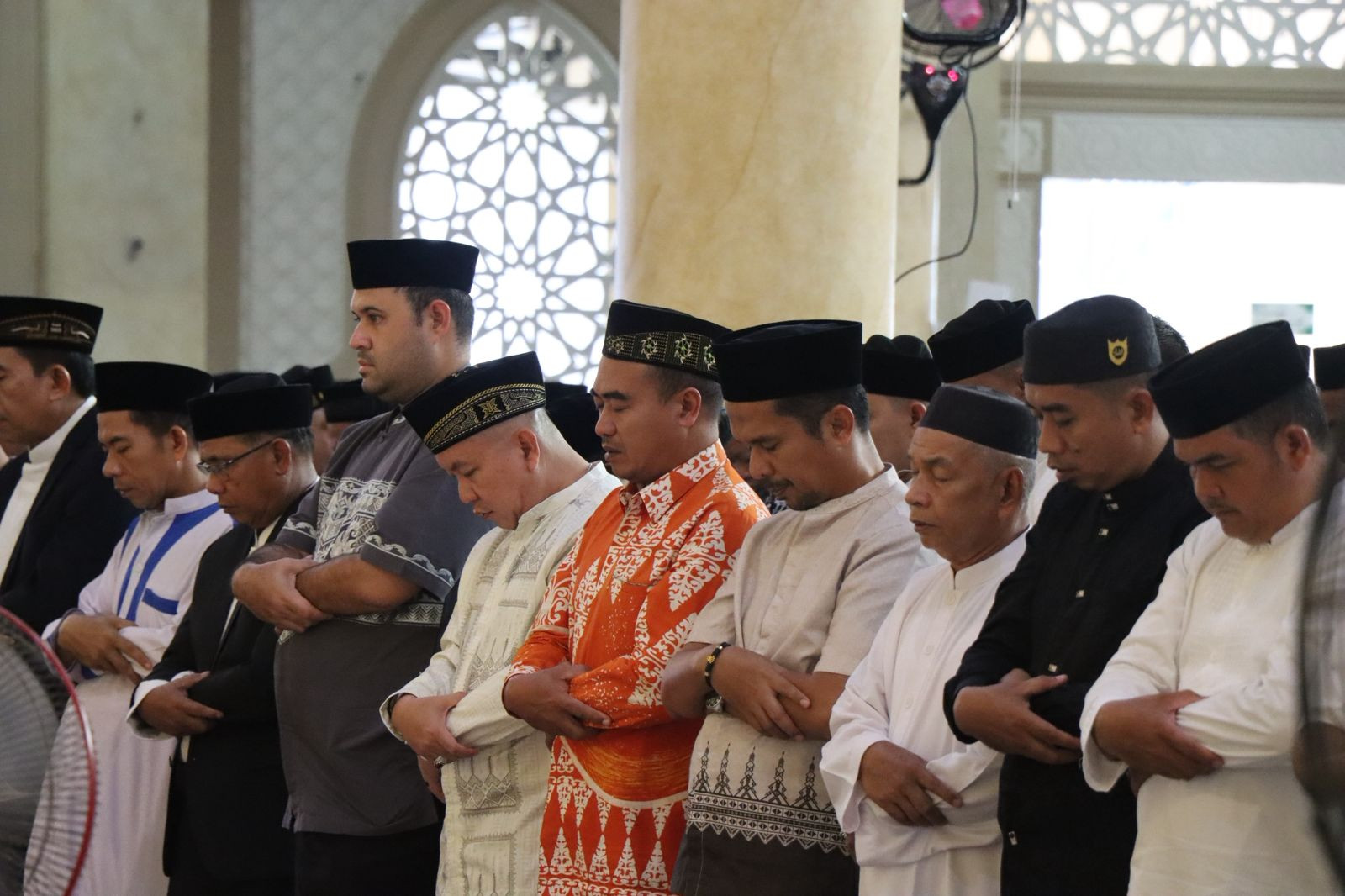 Prajurit Lanal Simeulue Ikuti Sholat Idul Fitri 1 Syawal 1447 H/2026 M Bersama Masyarakat di Masjid Agung Tengku Khalilullah Kabupaten Simeulue