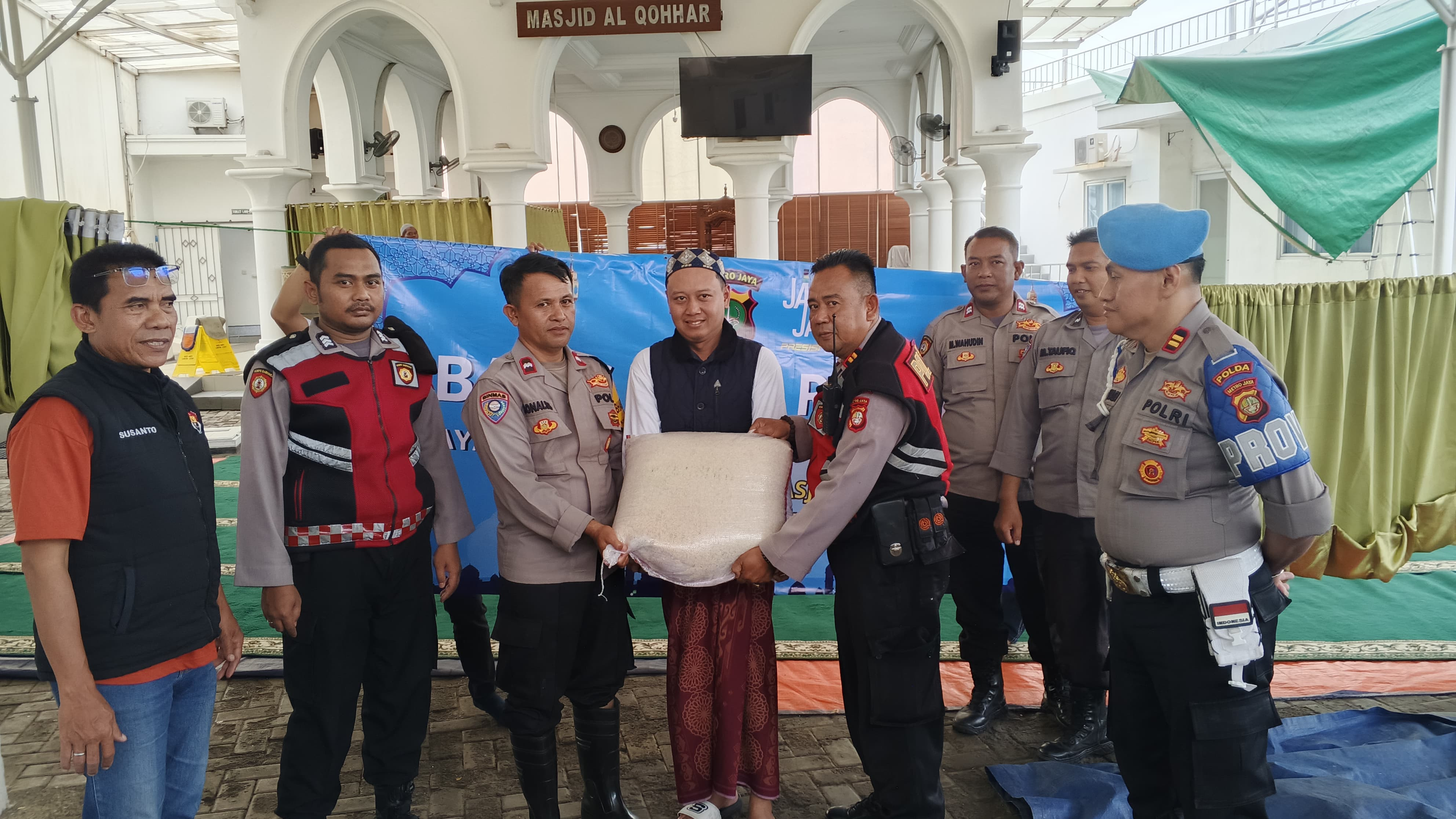 Bang Jasri Ramadhan: Polres Metro Jakarta Utara dan Polsek Metro Penjaringan Bersihkan Masjid Al Qohhar