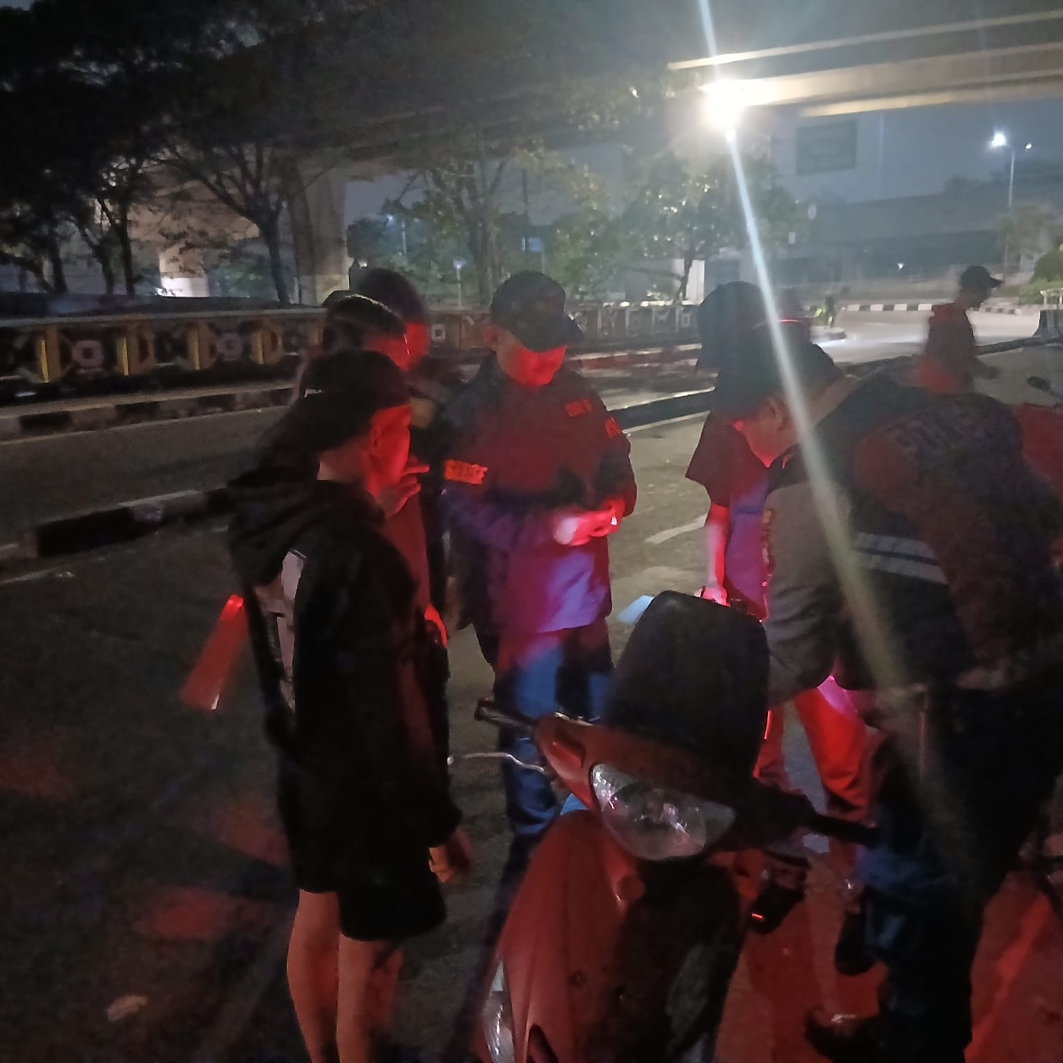 Cegah Tawuran dan Geng Motor, Polsek Koja Kerahkan 22 Personel dalam Patroli Malam di Wilayah Jakarta Utara