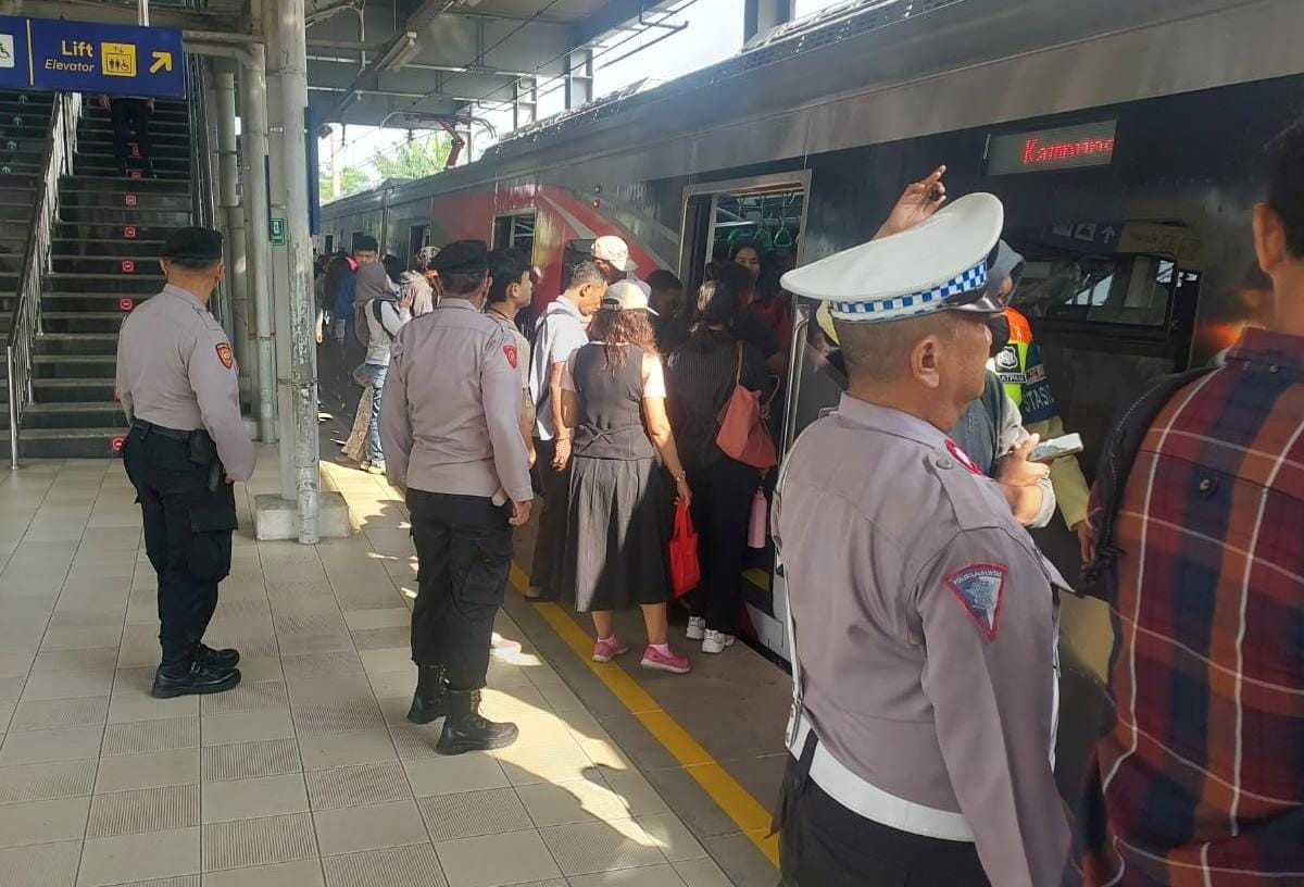 Antisipasi Pemantauan Keberangkatan Massa di Stasiun Bekasi Timur