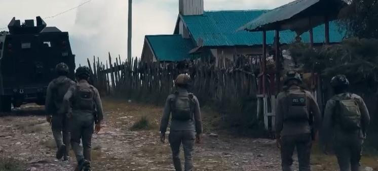 Satgas Damai Cartenz Amankan Ibadah dan Laksanakan Patroli Jalan Kaki di Puncak