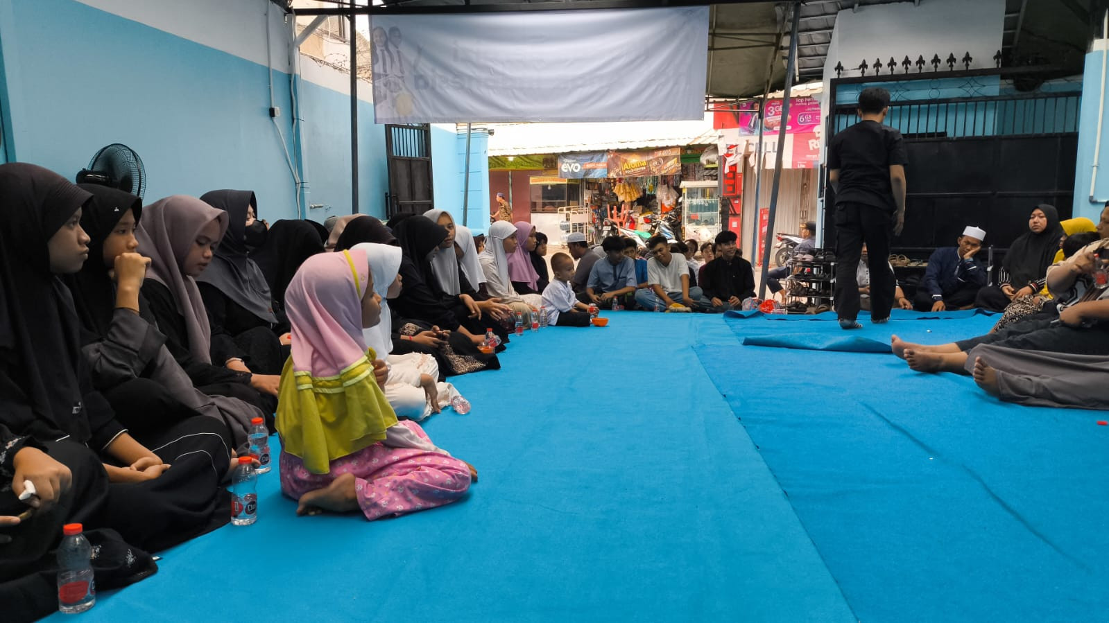 Hadir di Tengah Masyarakat, Sinergitas TNI-Polri Jatikramat Kawal Kegiatan Santunan Anak Yatim