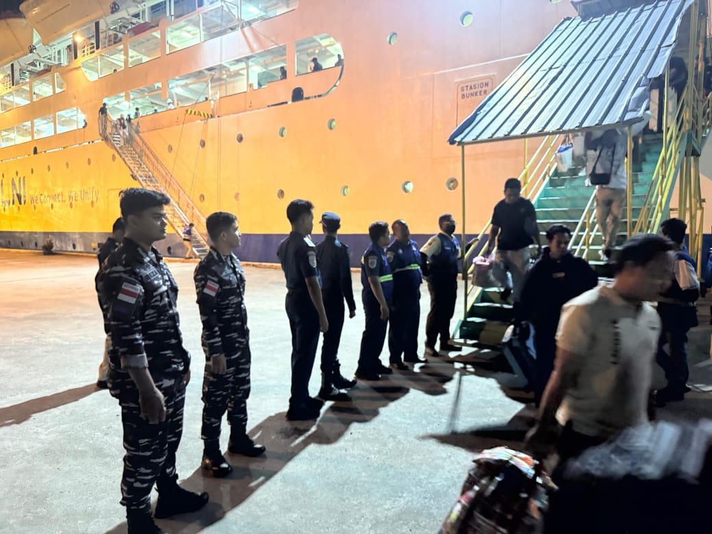 Antisipasi Lonjakan Mobilitas Masyarakat Selama Nataru, Lanal Bintan Tingkatkan Pengamanan di Pelabuhan Sei Kolak Kijang