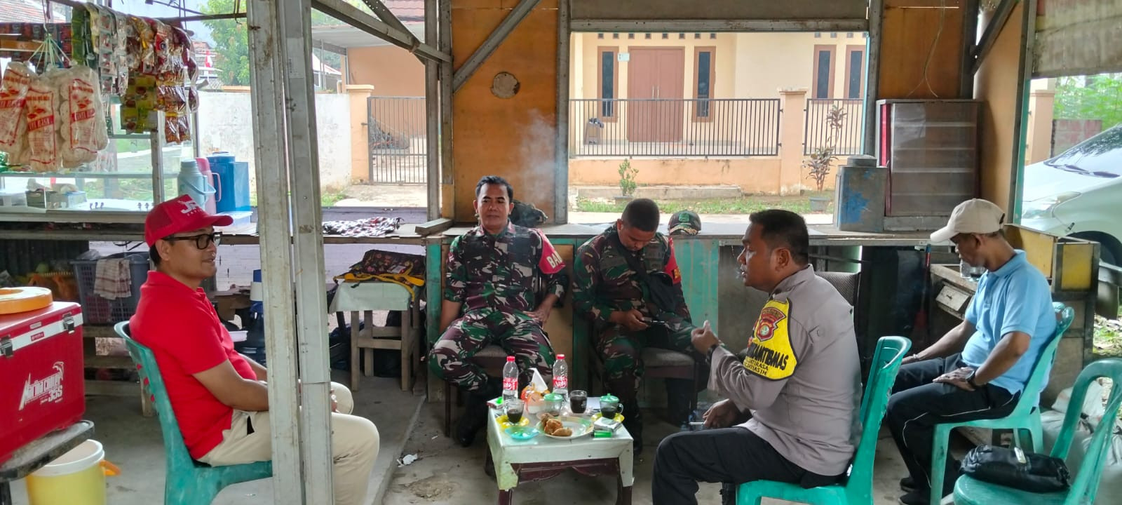 Sinergitas TNI-Polri dan Pemerintah Kelurahan Jatirasa, Perkuat Keamanan Wilayah
