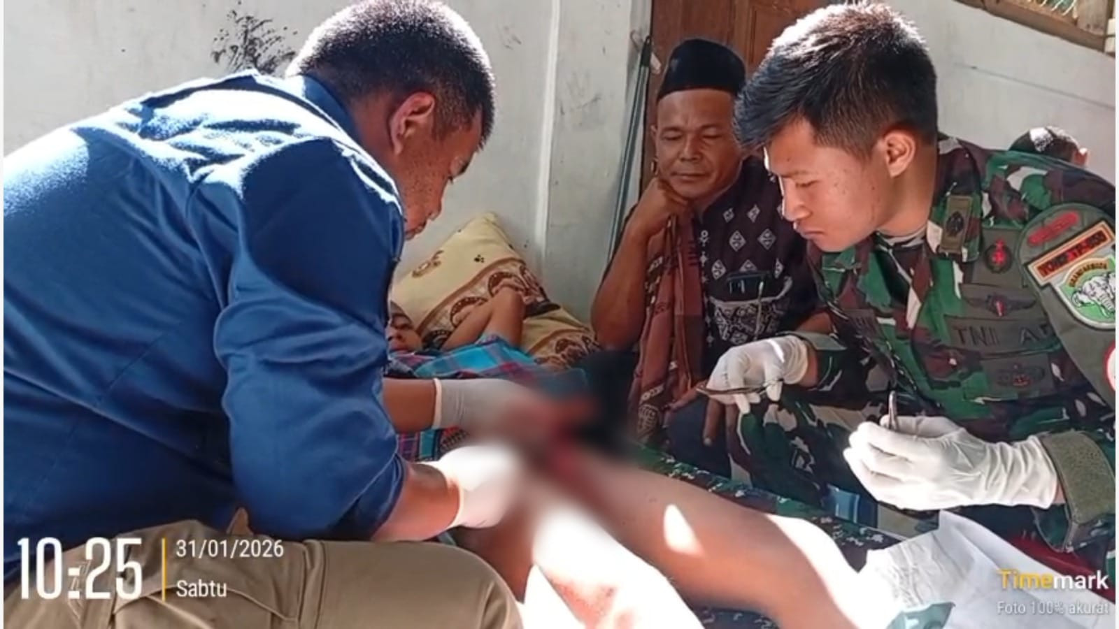 TNI “Jemput Bola” Cek Kesehatan Warga Terdampak di Aceh, Diikuti Ibu-ibu dan Balita