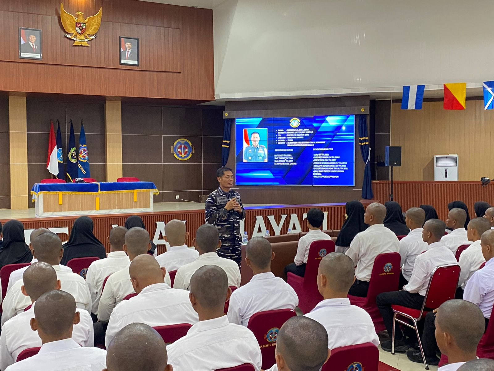Danlanal Sabang Menjadi Narasumber Pada Kegiatan Masa Dasar Pembentukan Karakter Taruna Angkatan XIII Tahun 2025 di Poltekpel Malahayati Aceh