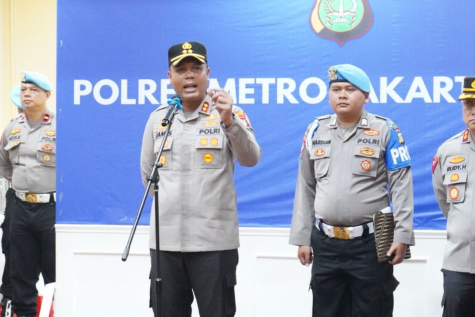 Wakapolres Metro Jakarta Utara Tekankan Disiplin dan Kehadiran Polisi di Lapangan