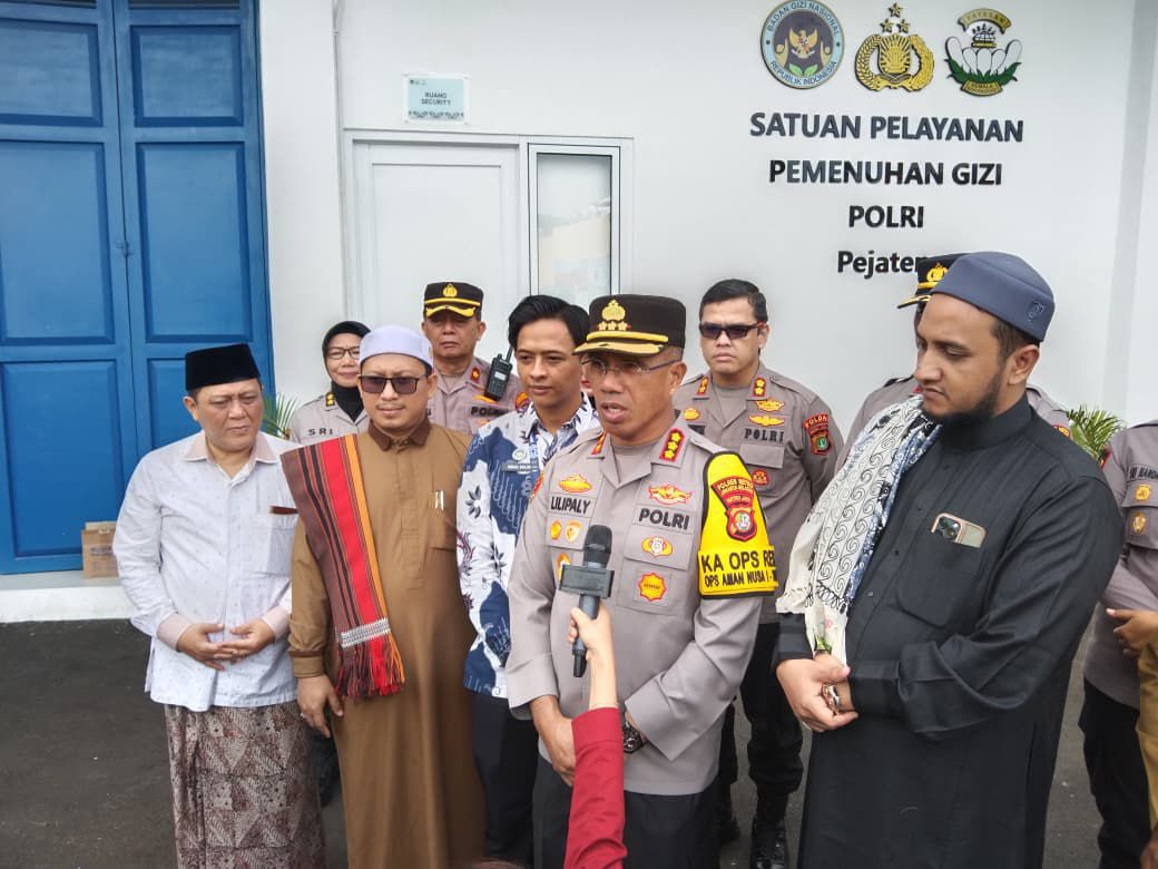 Kapolres Jaksel Tinjau SPPG Polri Pejaten, Pastikan Produksi Sesuai SOP Gizi Nasional