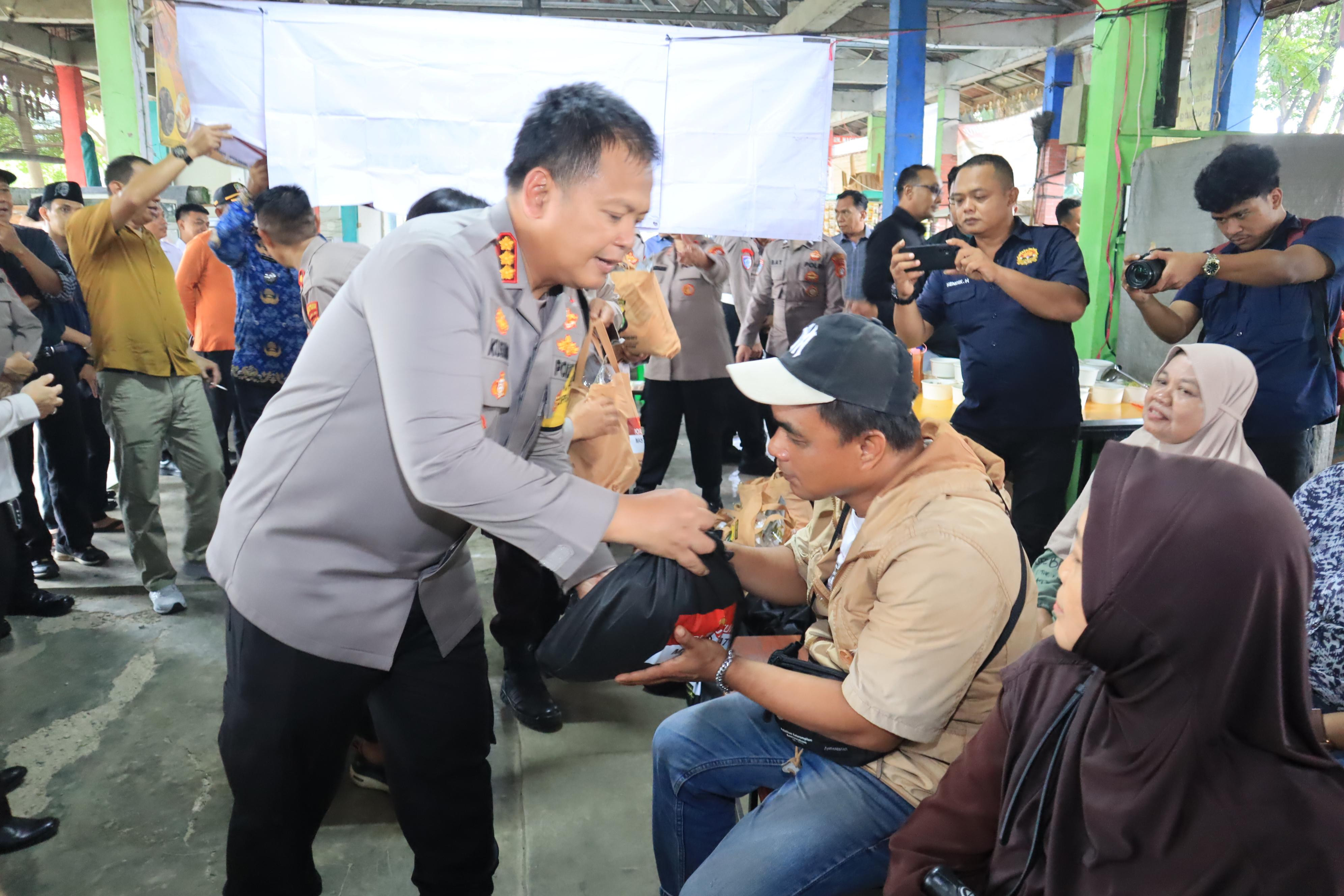 Kapolres Metro Bekasi Kota Hadir Bakti Sosial dan Bakti Kesehatan