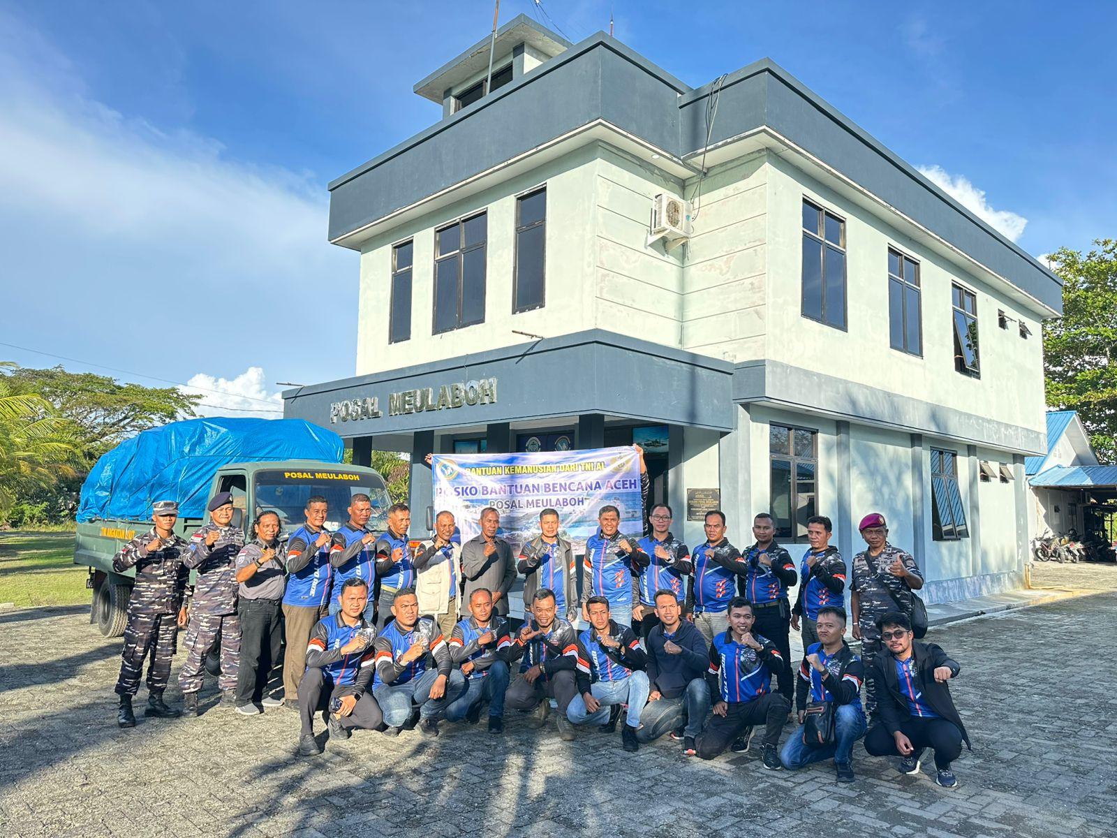 Danlanal Sabang Lepas Bantuan Kemanusiaan Untuk Korban Bencana di Kabupaten Pidie Jaya