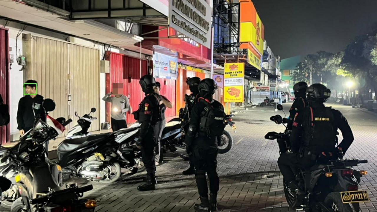 Brimob Batalyon D Pelopor Ringkus Terduga Pencuri Saat Patroli di Bekasi