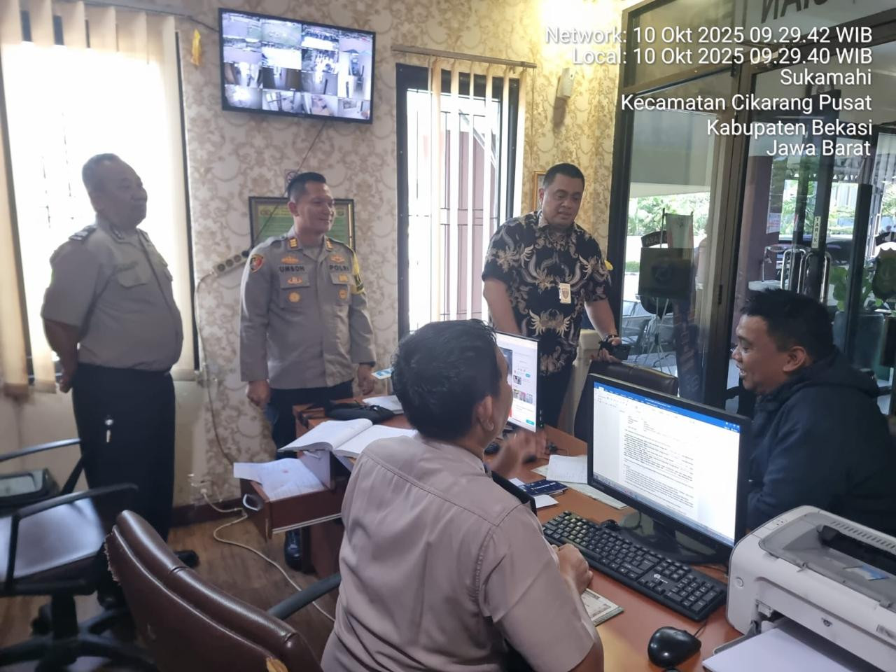 Propam Polda Metro Jaya Asistensi Pembinaan Etika Profesi dan Sosialisasi pengawasan PNPP di Polsek Cikarang Pusat