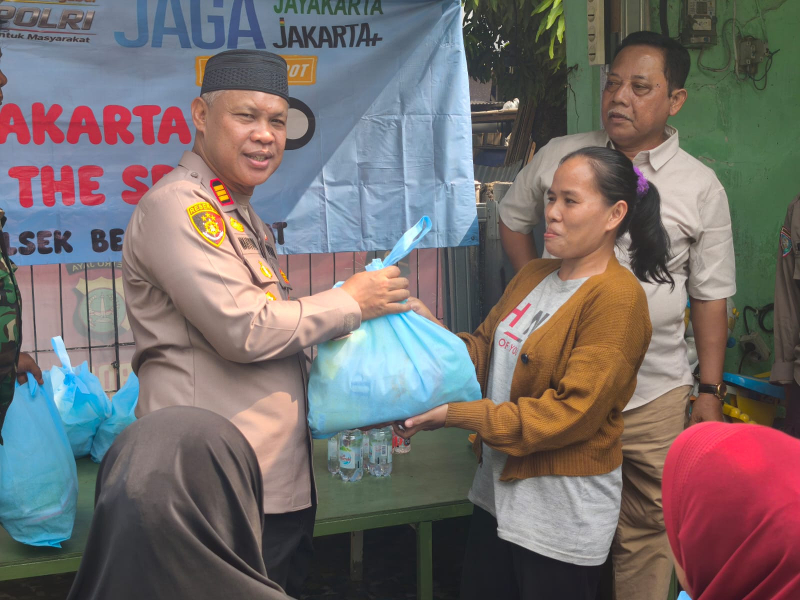 Kapolsek Bekasi Barat Gelar Jakarta On The Spot di Jakasampurna, Ajak Warga Cegah Tawuran dan Judi Online