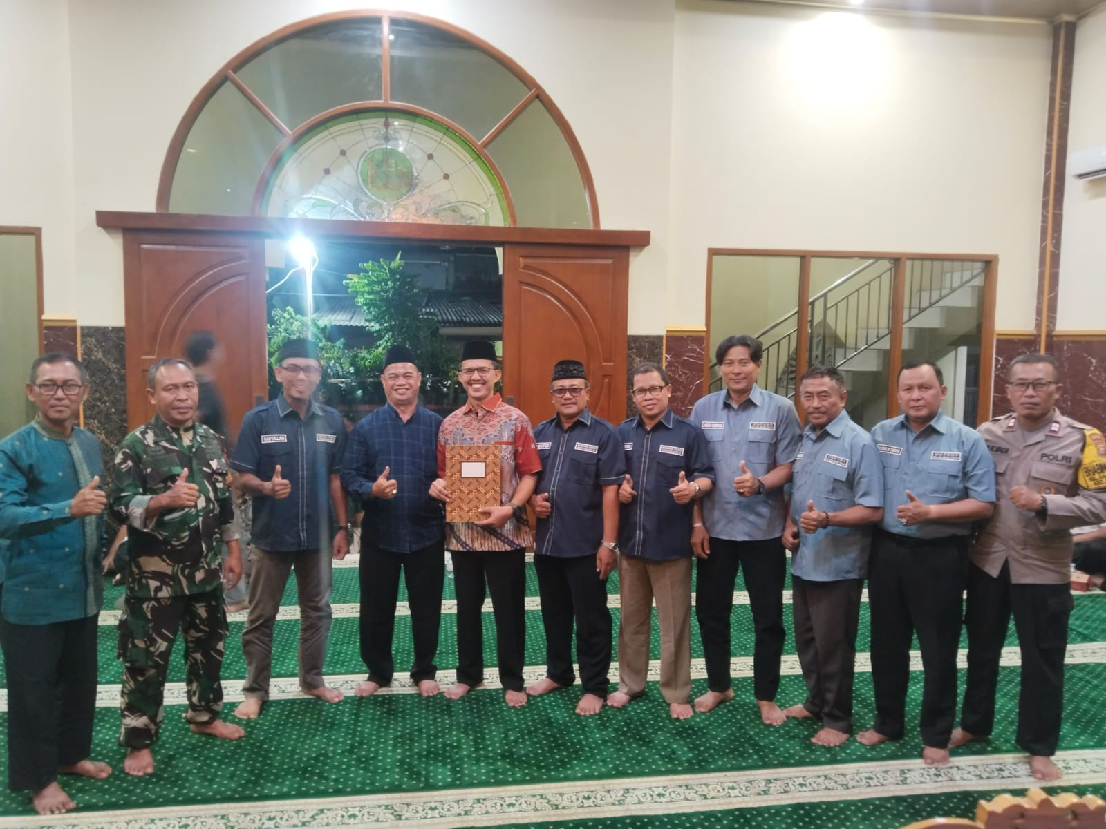 Kawal Regenerasi Lingkungan, Bhabinkamtibmas Hadiri Pelantikan Pengurus RT 08 Kaliabang Tengah