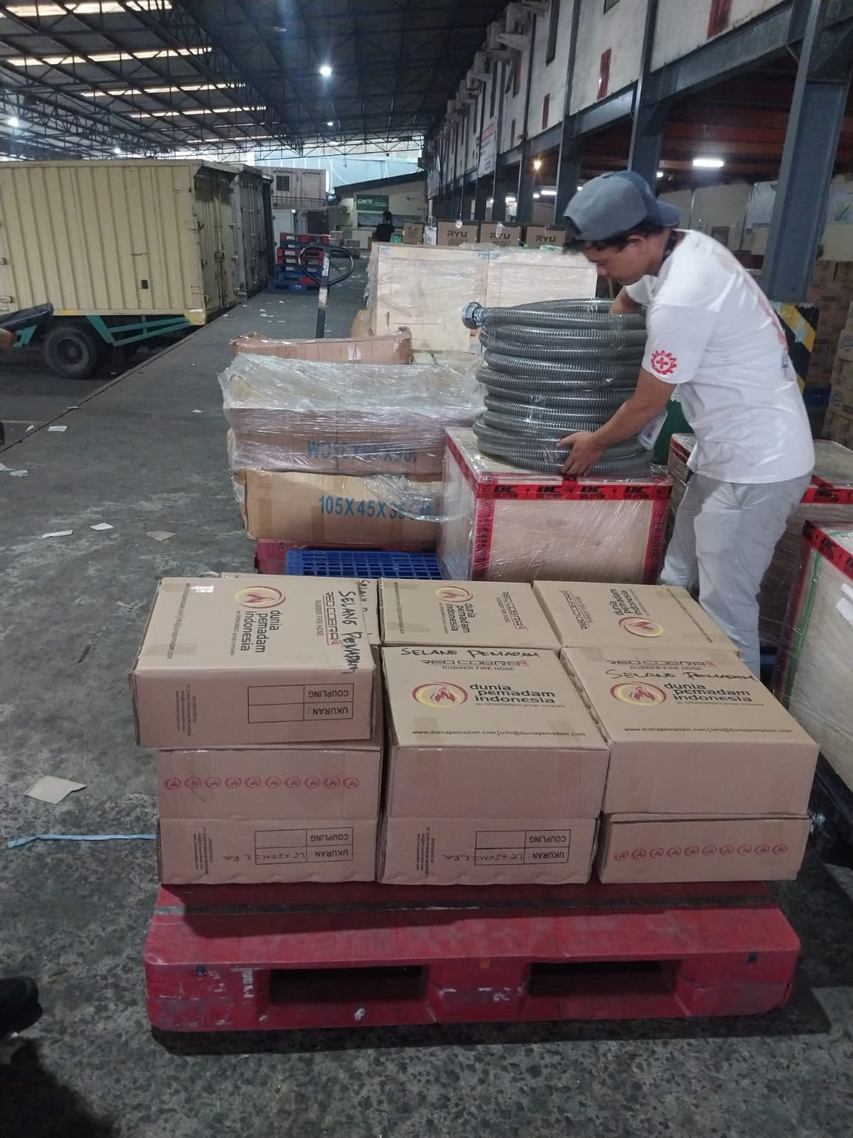 Bantuan Karhutla Polri Tiba di Kalbar, Distribusi ke Wilayah Lain Bertahap