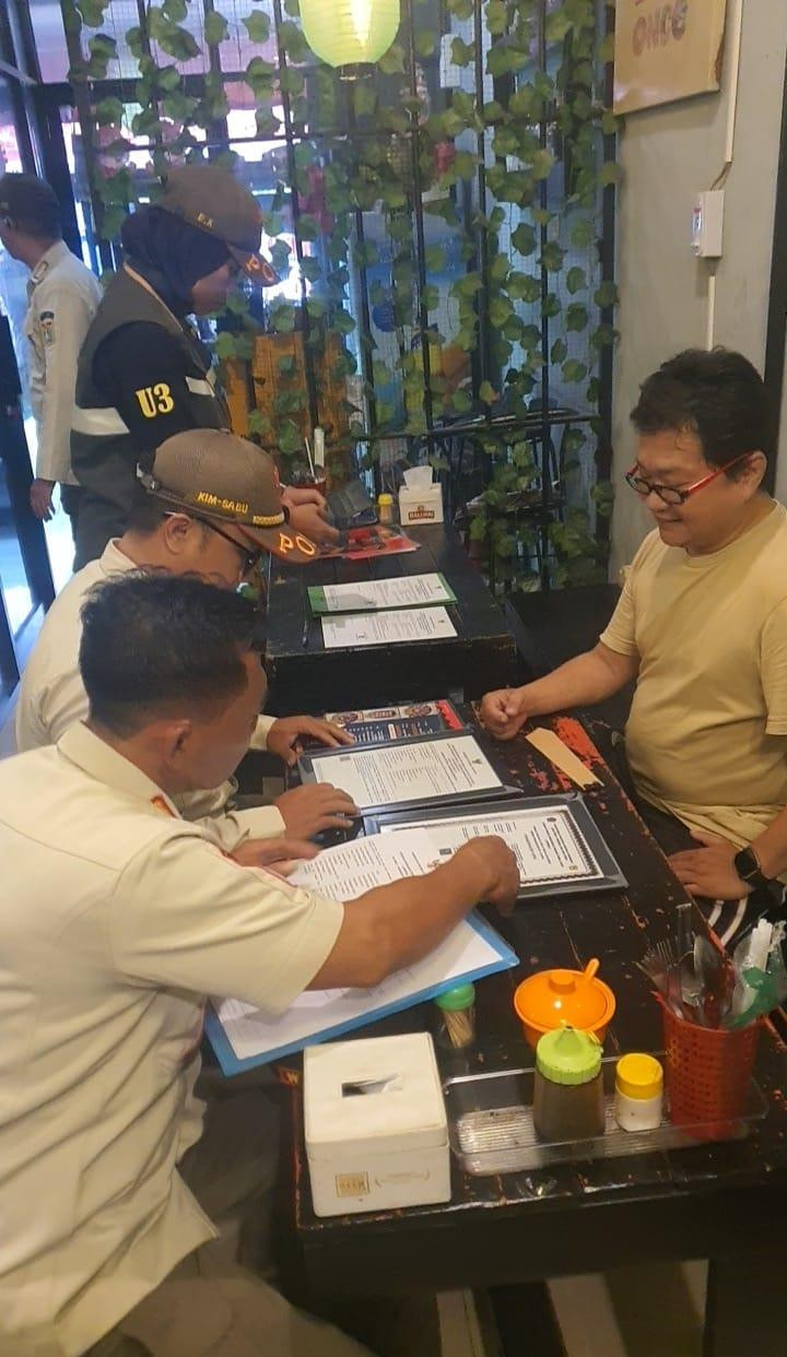 Penertiban Miras di Tanjung Priok: Usaha Tanpa Izin Ditindak, 45 Botol Disita