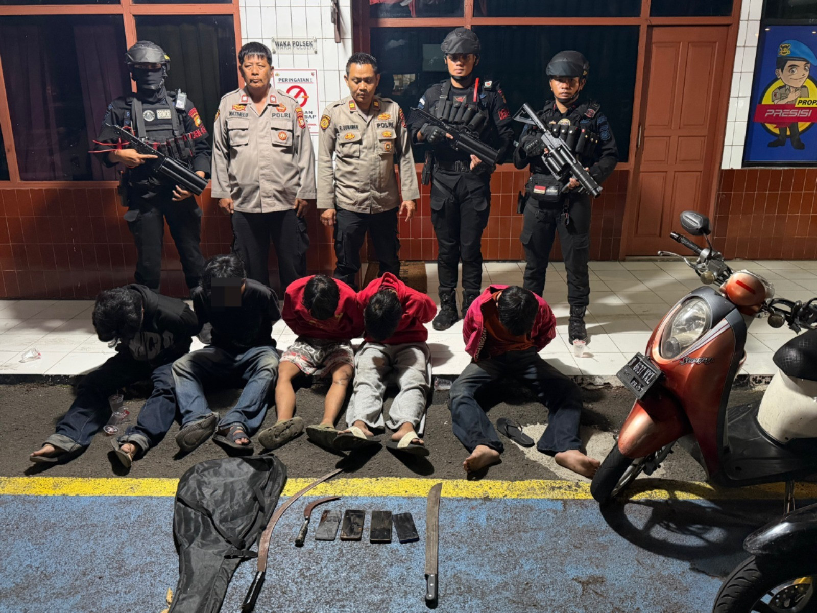 Brimob Polda Metro Jaya Amankan 5 Pelajar, Golok dan Celurit Disita di Tangsel