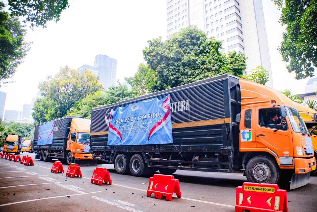 Polda Metro Jaya Kirim 12 Truk Bantuan Kemanusiaan untuk Masyarakat Terdampak Gempa NTT