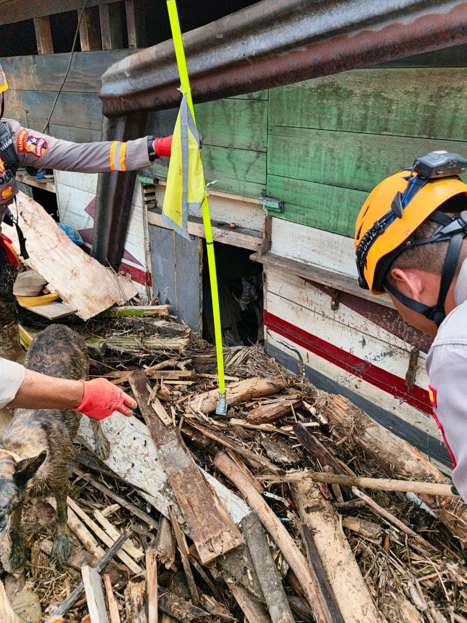 Tim K9 Polri Temukan Sesosok Mayat Wanita di Depan Gereja GKPA Huta Godang, Batang Toru