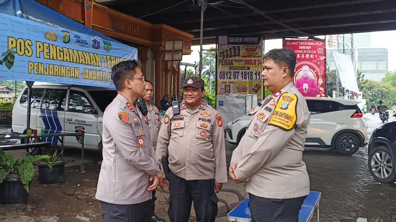 Kapolsek Metro Penjaringan Tinjau Kesiapan Vihara Jelang Perayaan Imlek 2026