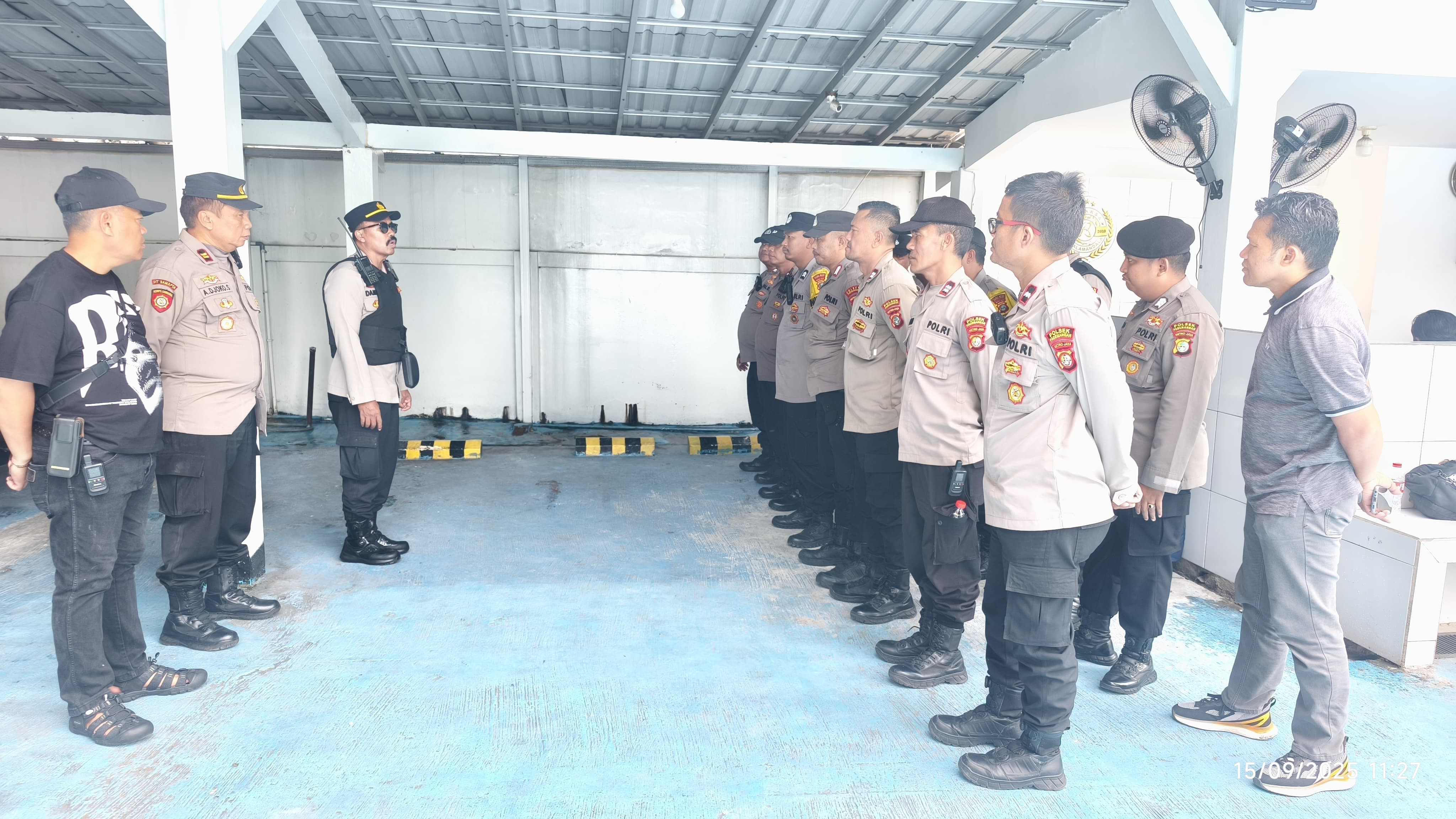 Dukung Program Jaga Jakarta Polsek Pademangan Gelar  Apel Penyekatan Massa di Maspion Plaza