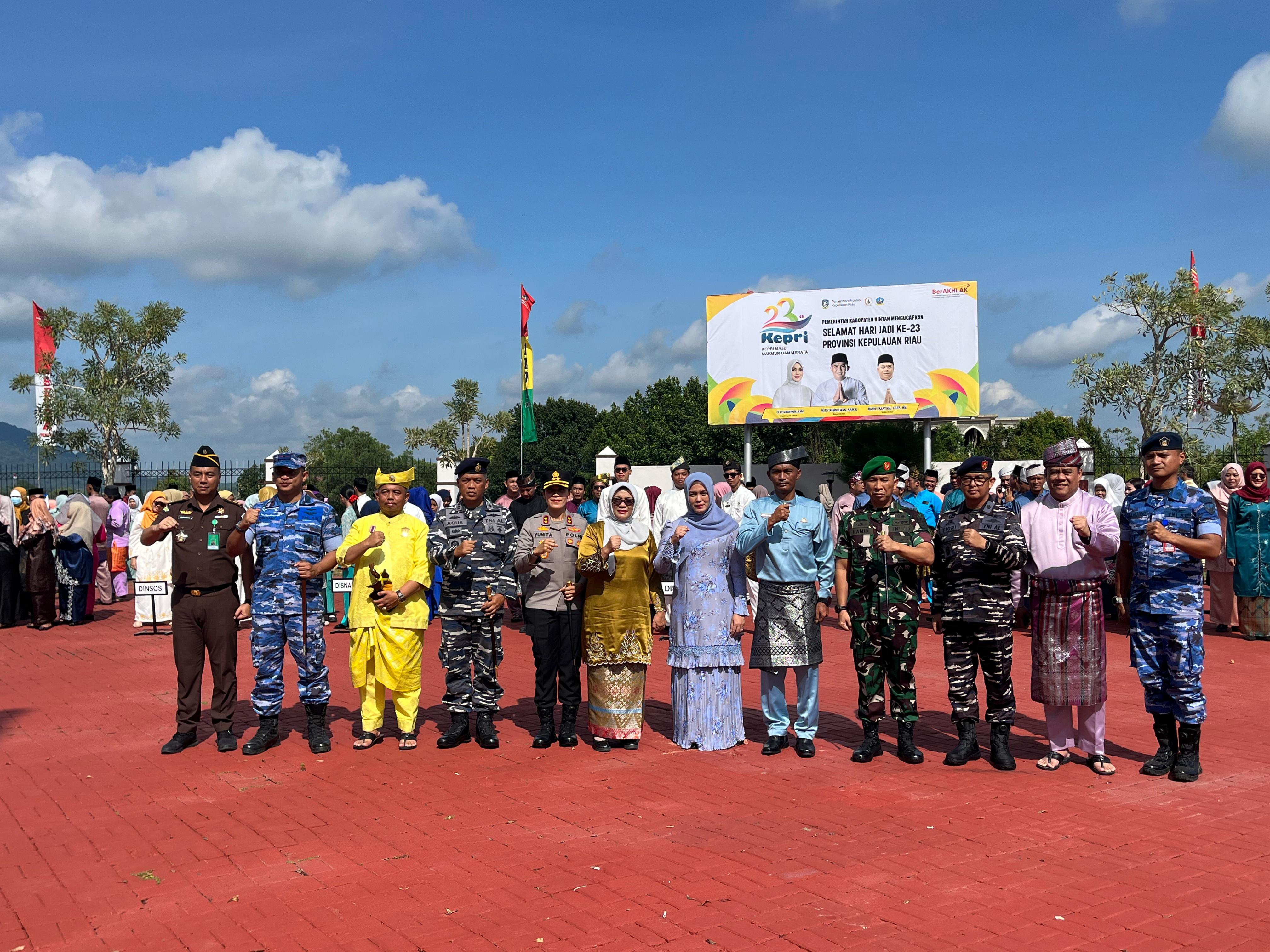 Danlanal Bintan Hadiri Upacara Hari Jadi Ke-23 Provinsi Kepri Tahun 2025