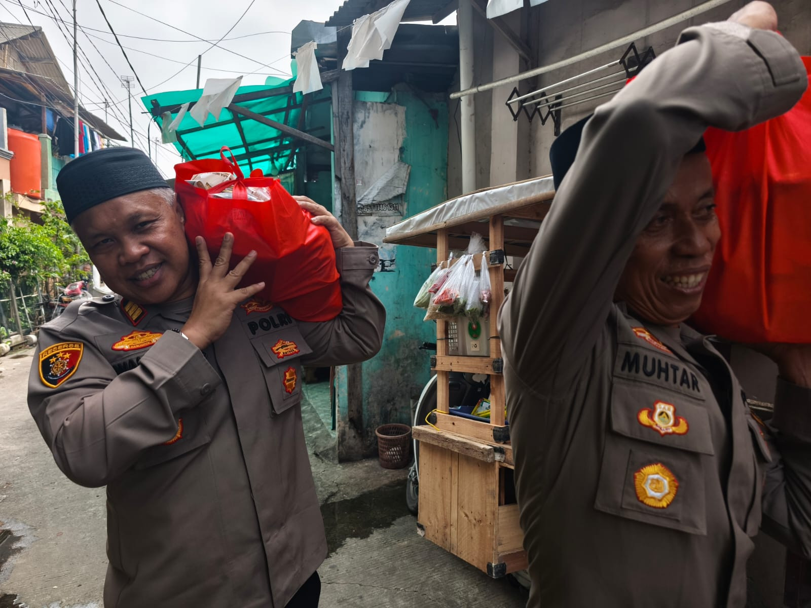 Berempati dan Peduli, Kapolsek Bekasi Barat Kunjungi Anak Yatim Disabilitas Di Kranji