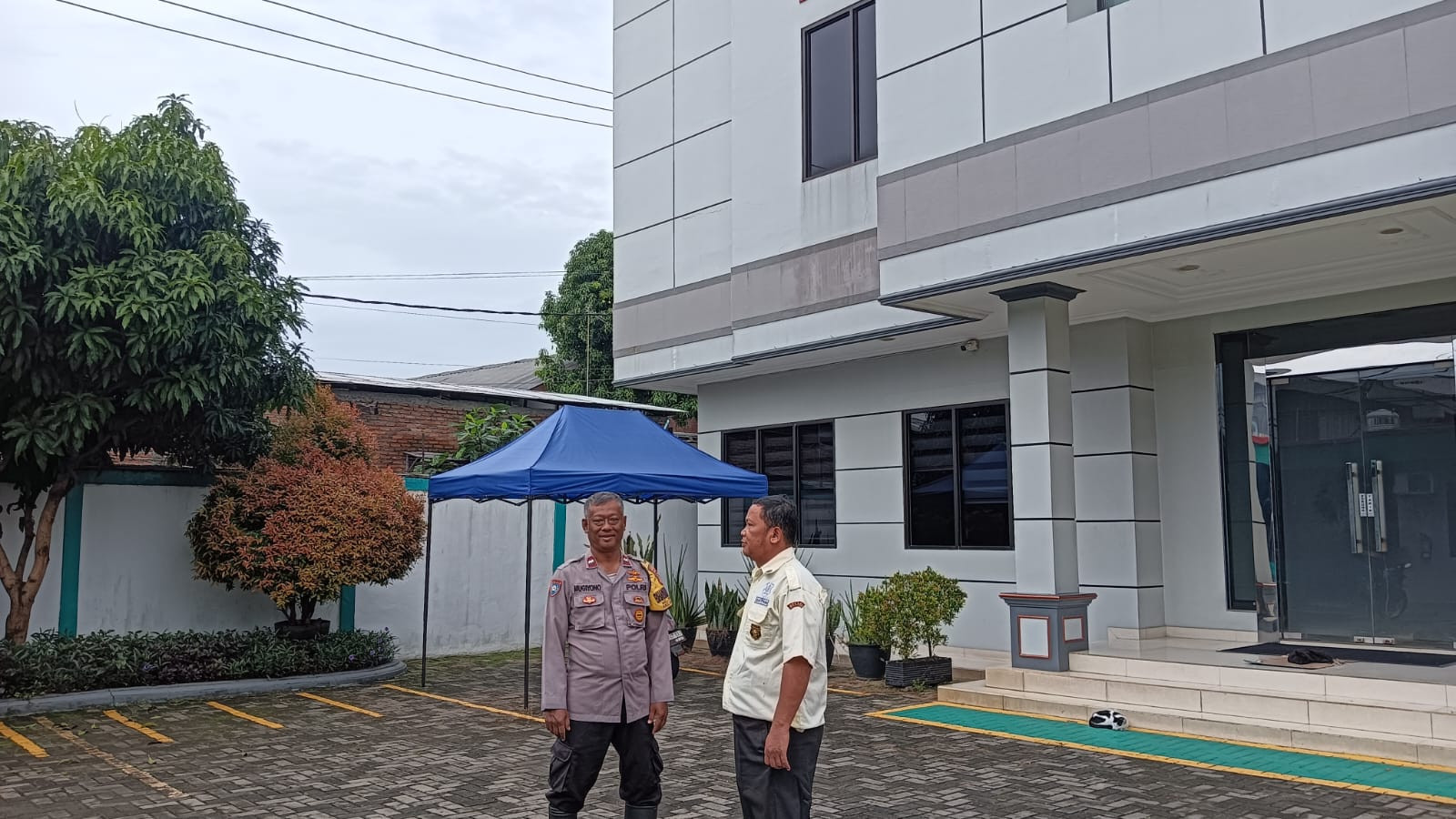 Antisipasi Curanmor di Area Industri, Bhabinkamtibmas Padurenan Sambangi PT Logam Jaya Abdi