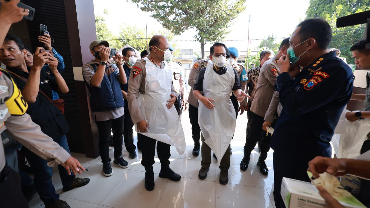 Kapolda Jatim Tegaskan Proses Identifikasi Korban Robohnya Bangunan  Pesantren Al-Khoziny Berjalan Intensif