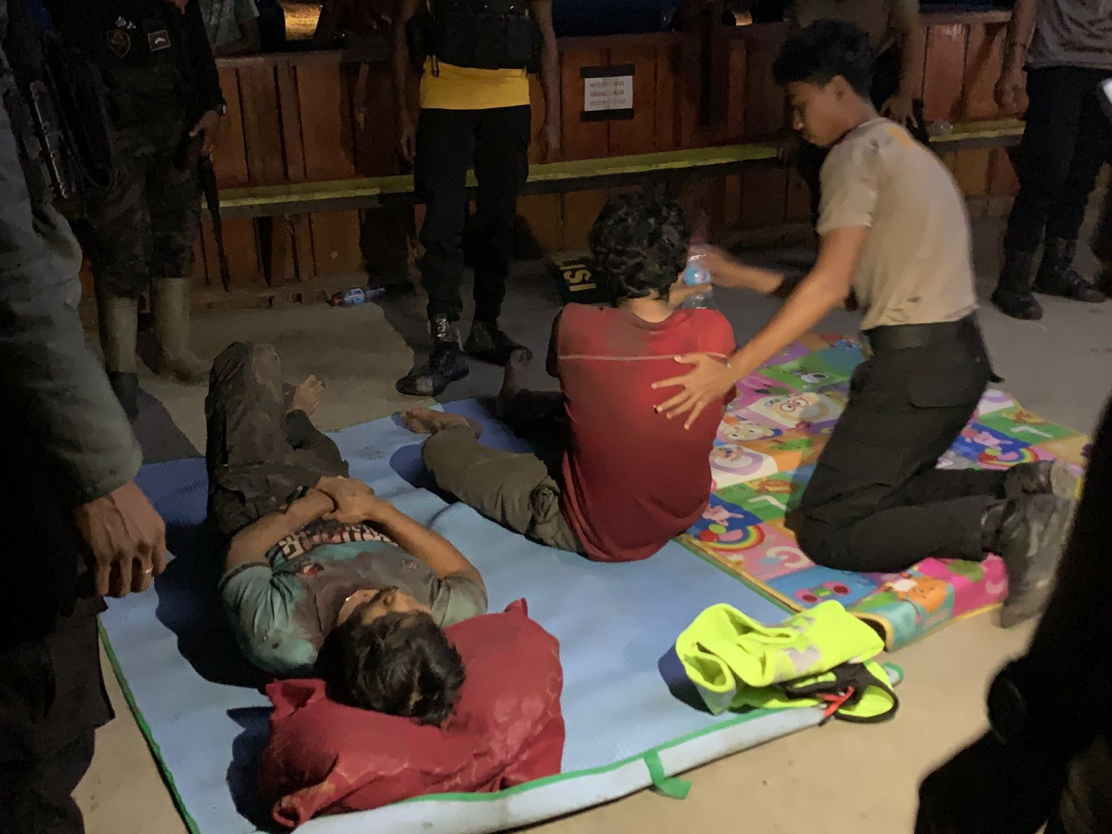 Brimob Polda Papua Bersama Aparat Keamanan Setempat Berhasil Evakuasi Enam Personel TNI AD Satgas Maleo Kopassus di Yalimo, Tiga Luka Berat